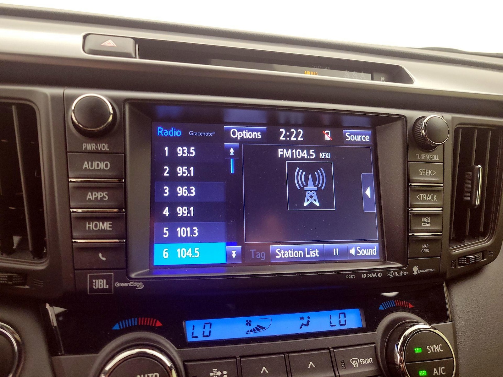 2018 Toyota RAV4 SE - Photo 16