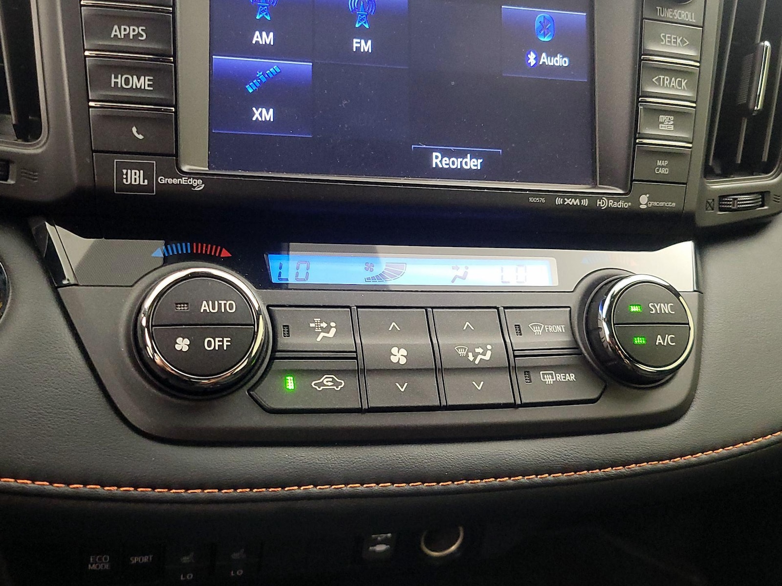 2018 Toyota RAV4 SE - Photo 17