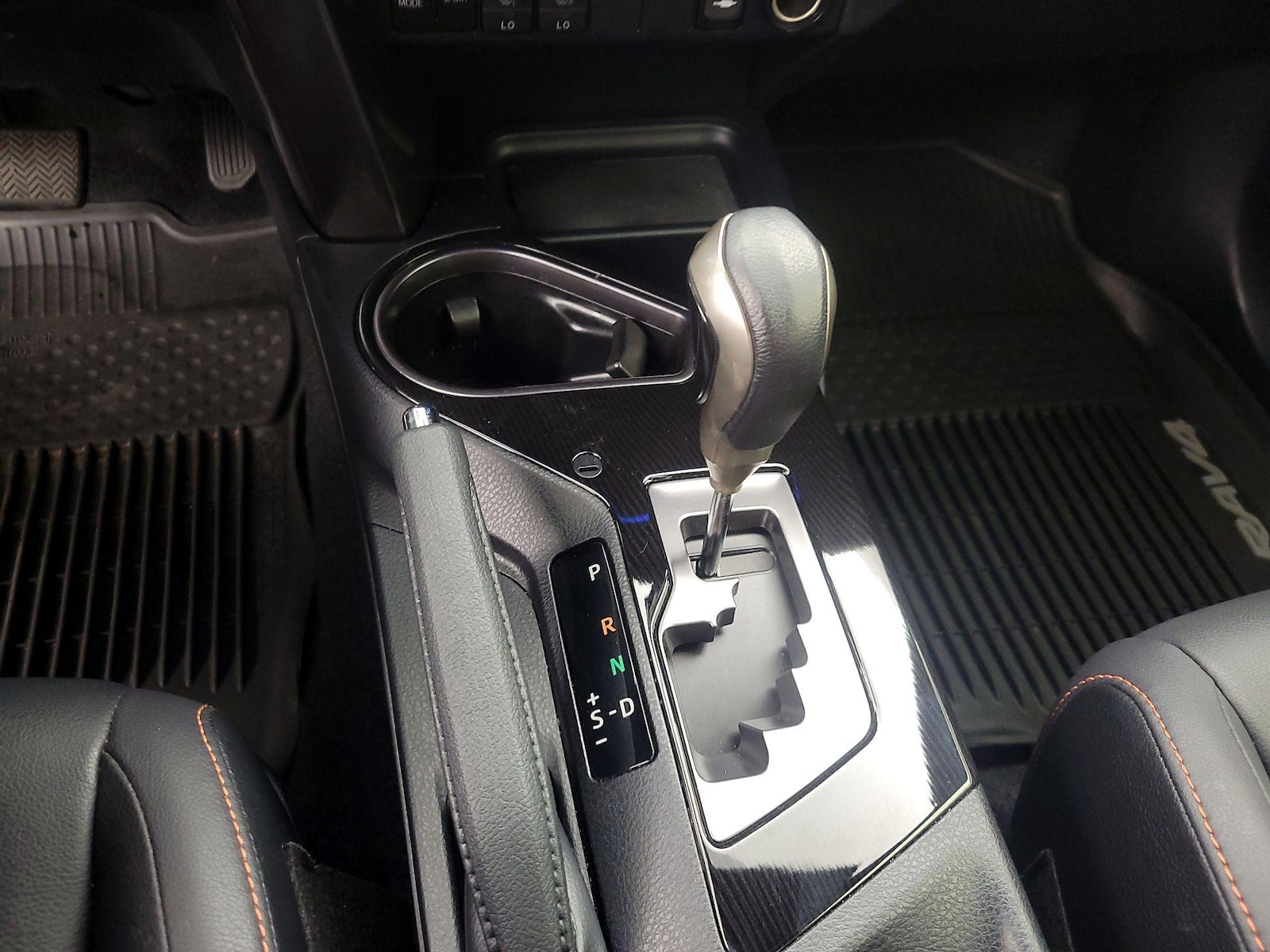2018 Toyota RAV4 SE - Photo 18