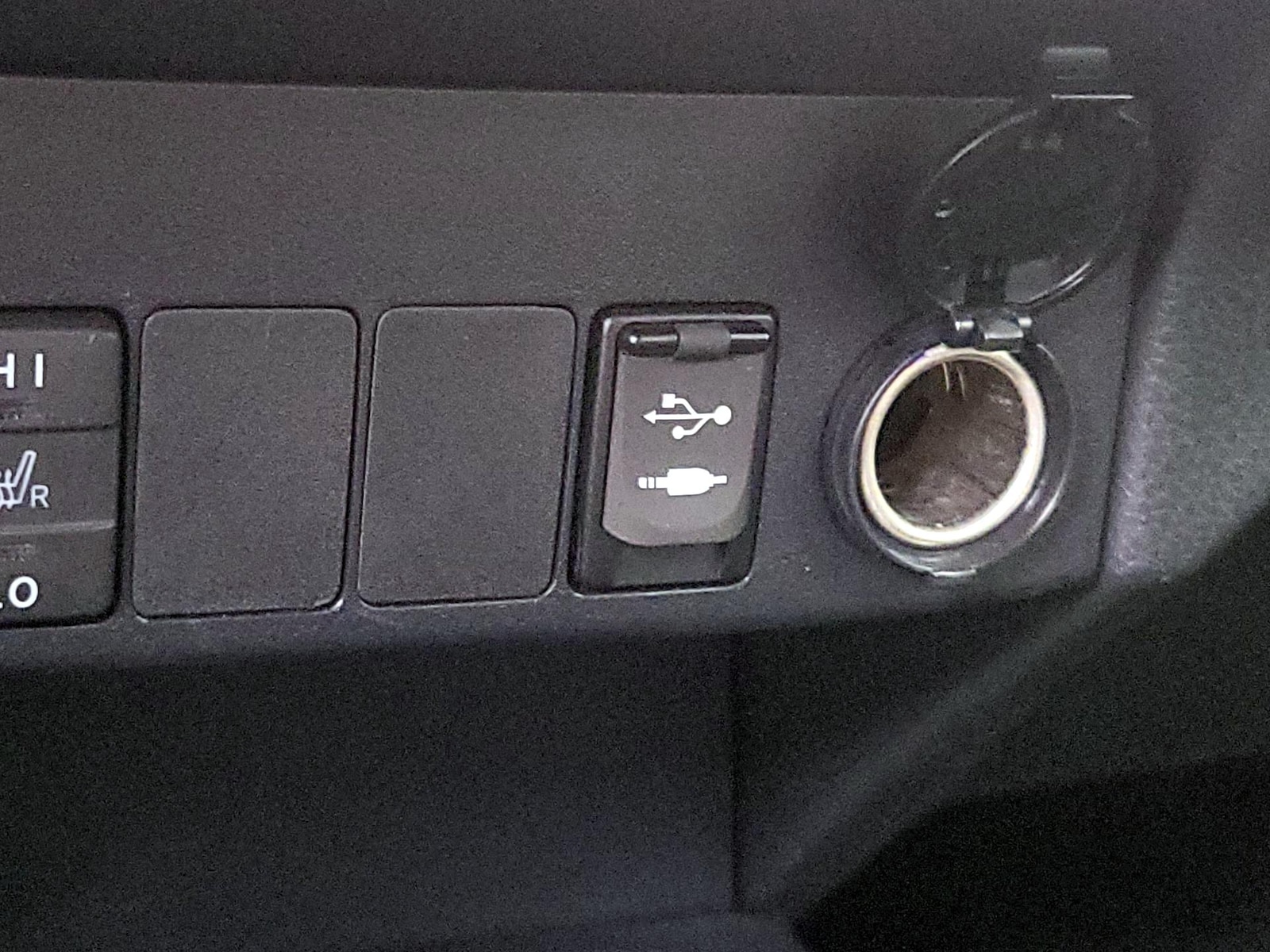 2018 Toyota RAV4 SE - Photo 19