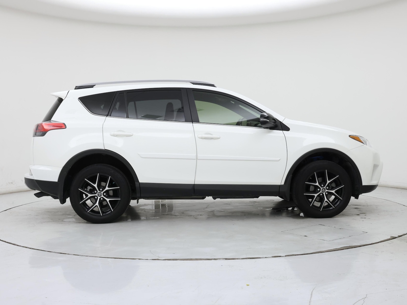 2018 Toyota RAV4 SE - Photo 8
