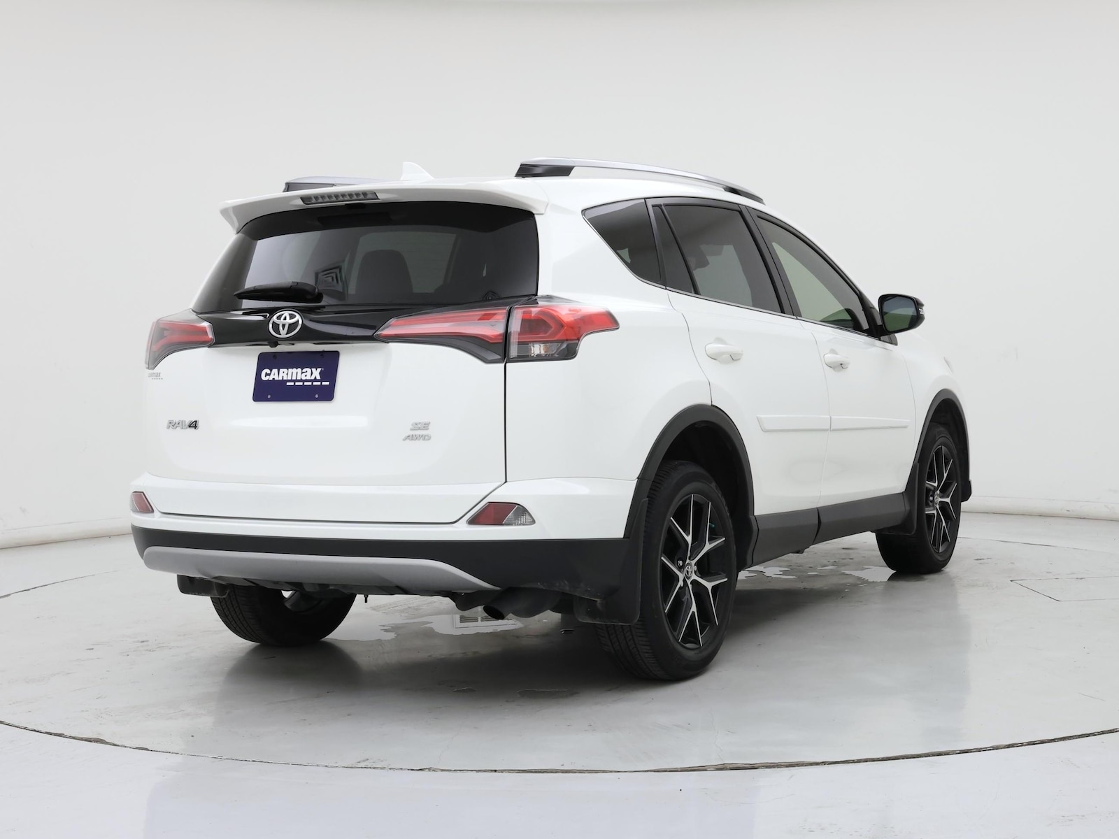 2018 Toyota RAV4 SE - Photo 9