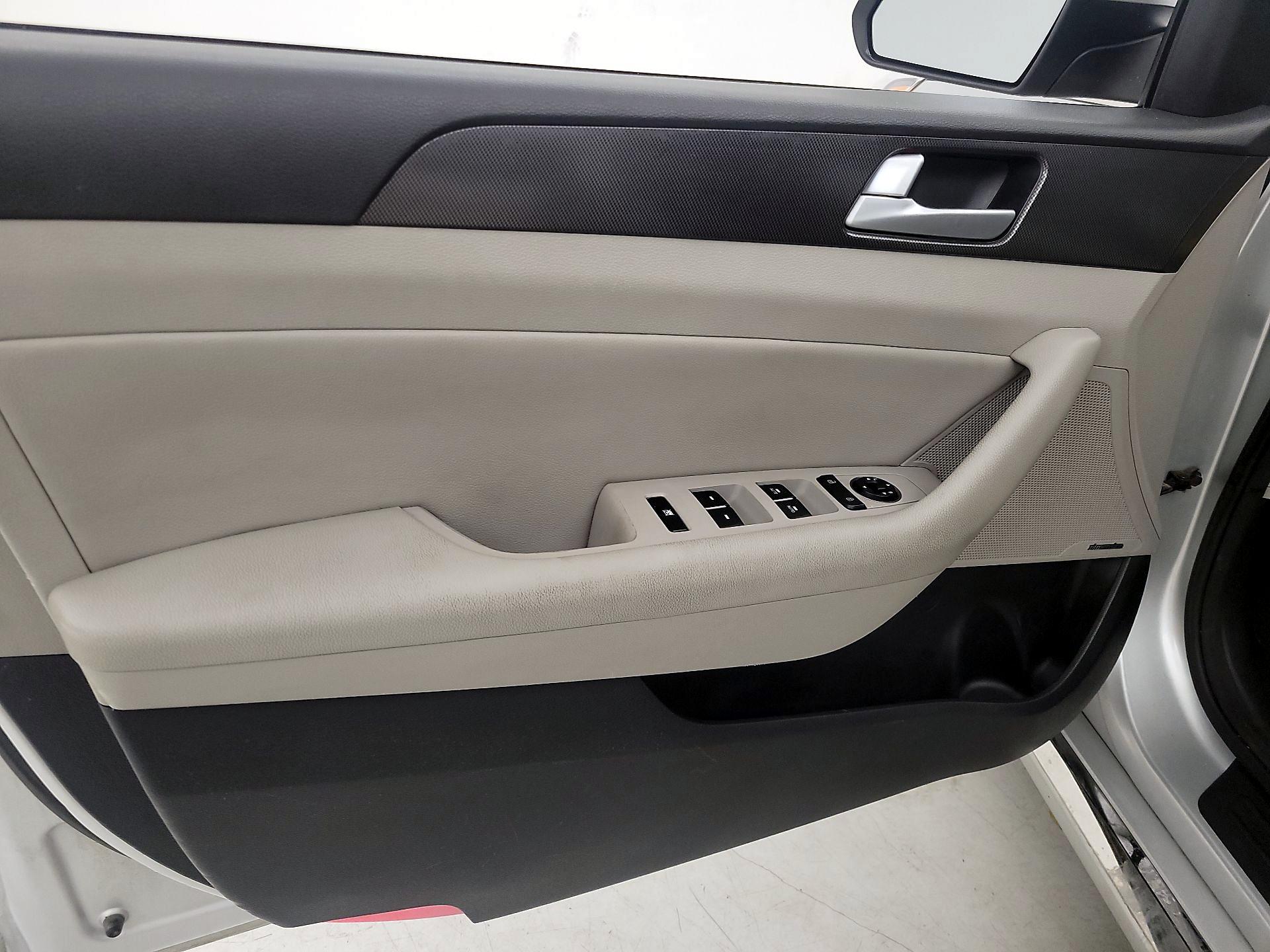 Thumbnail: 2015 Hyundai Sonata - 12