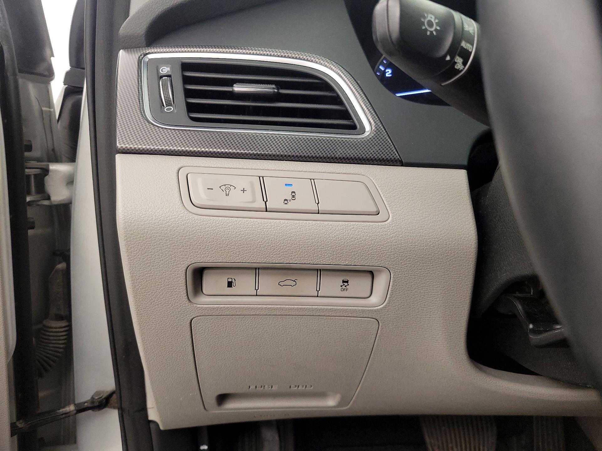 Thumbnail: 2015 Hyundai Sonata - 13