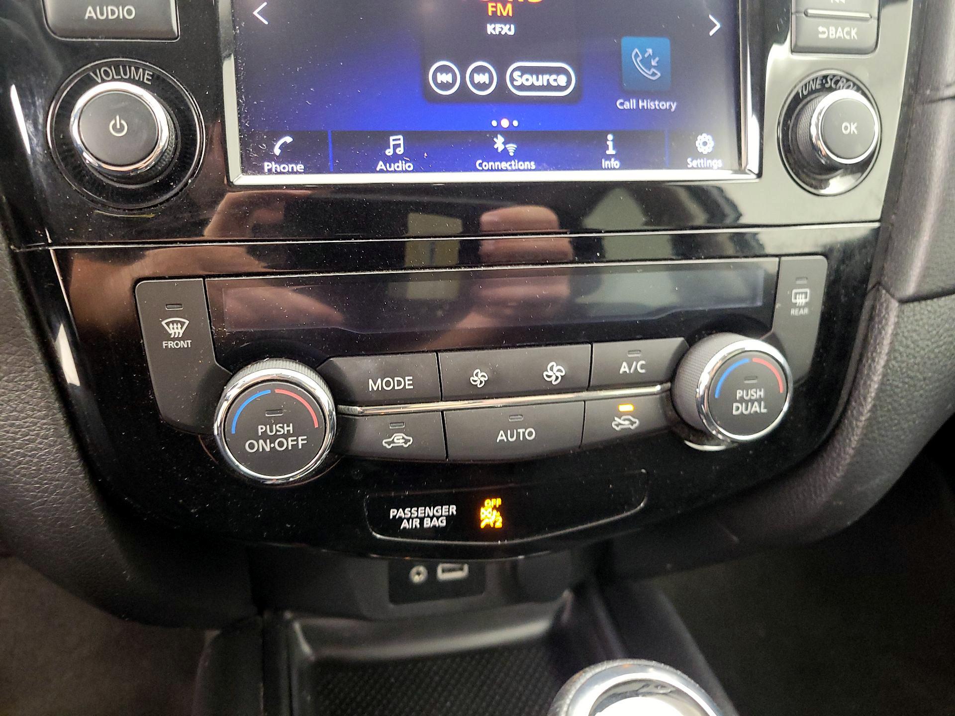 Thumbnail: 2018 Nissan Rogue - 16