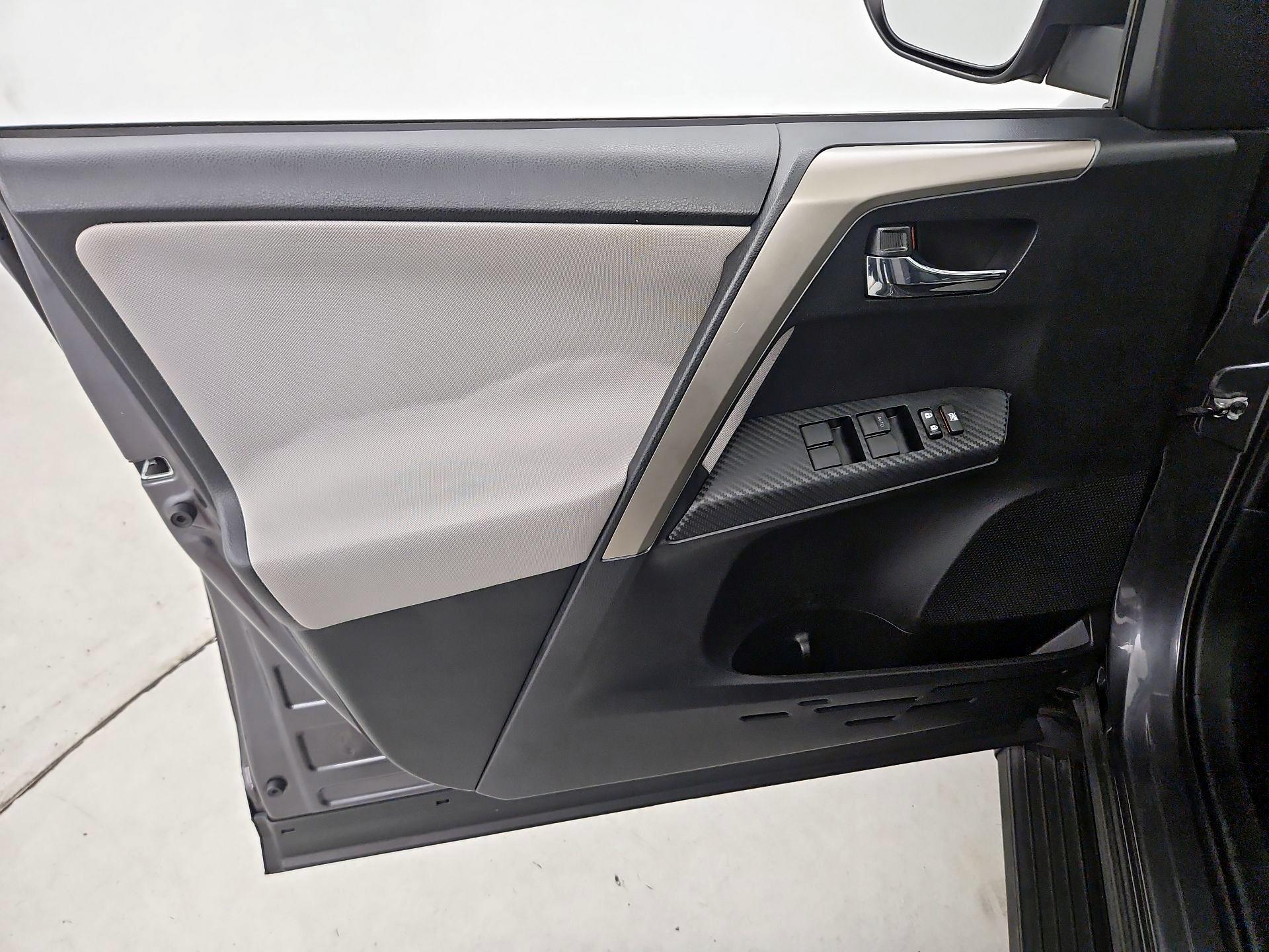 Thumbnail: 2014 Toyota RAV4 - 12