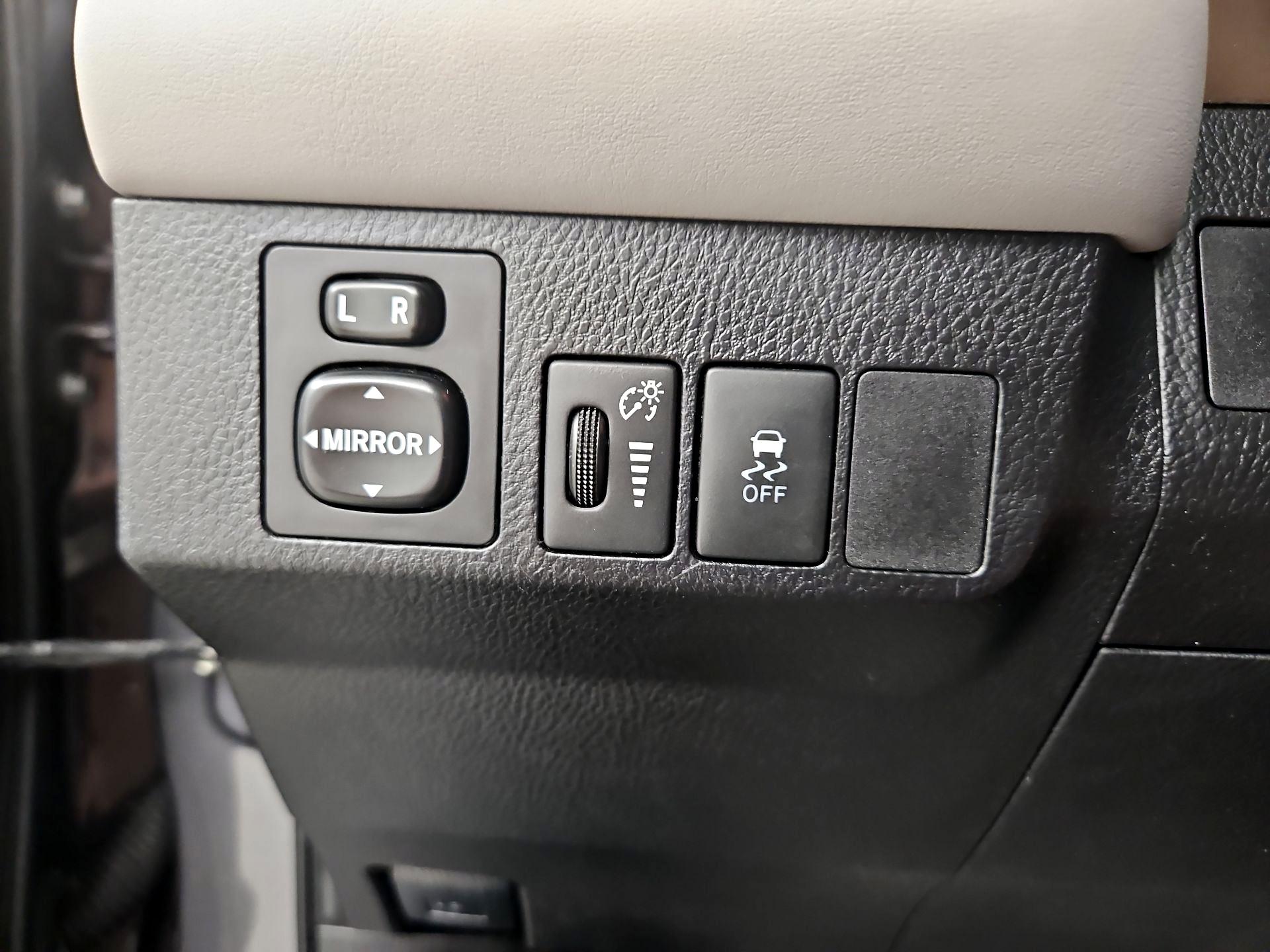 Thumbnail: 2014 Toyota RAV4 - 13