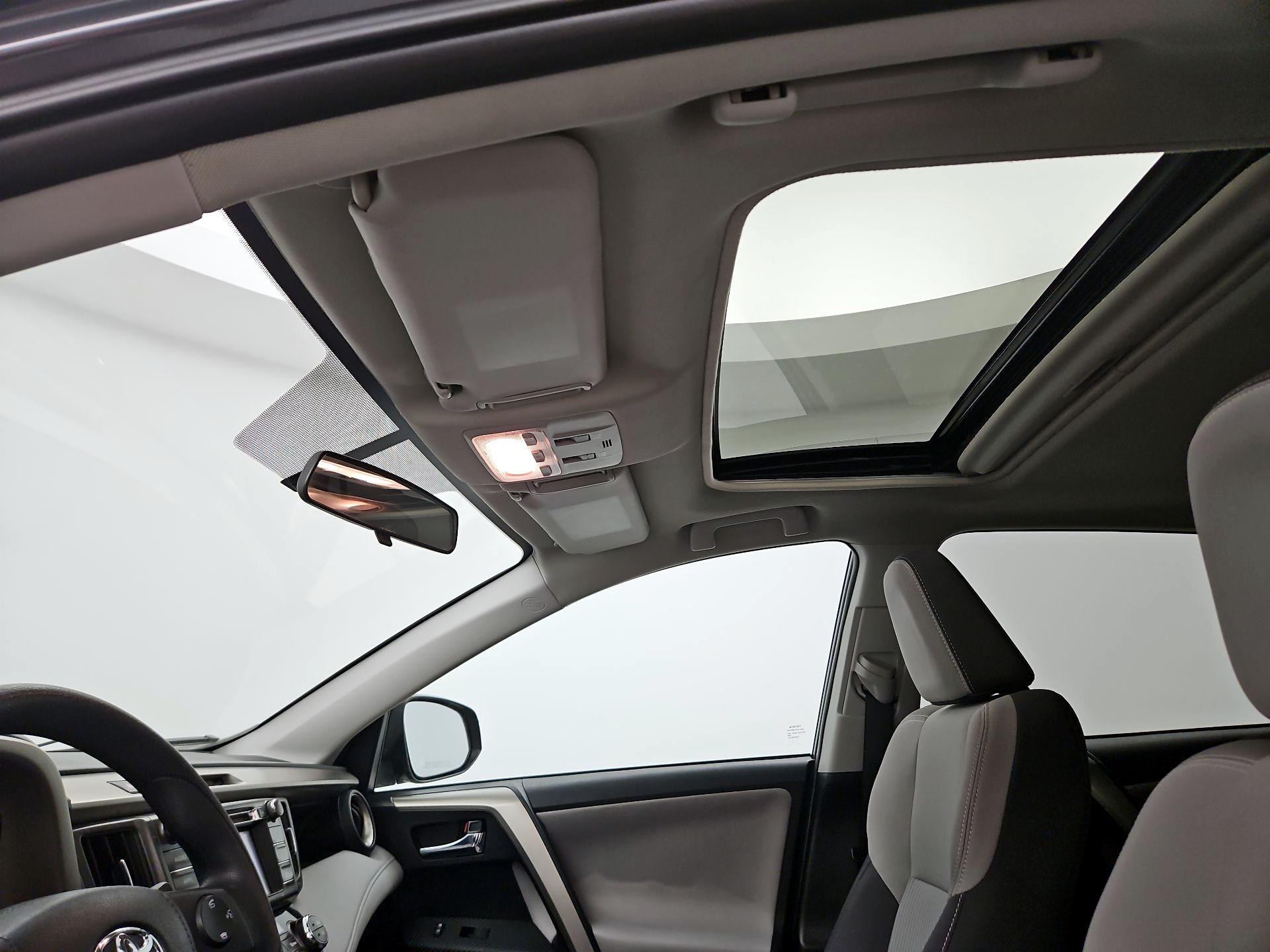 Thumbnail: 2014 Toyota RAV4 - 20