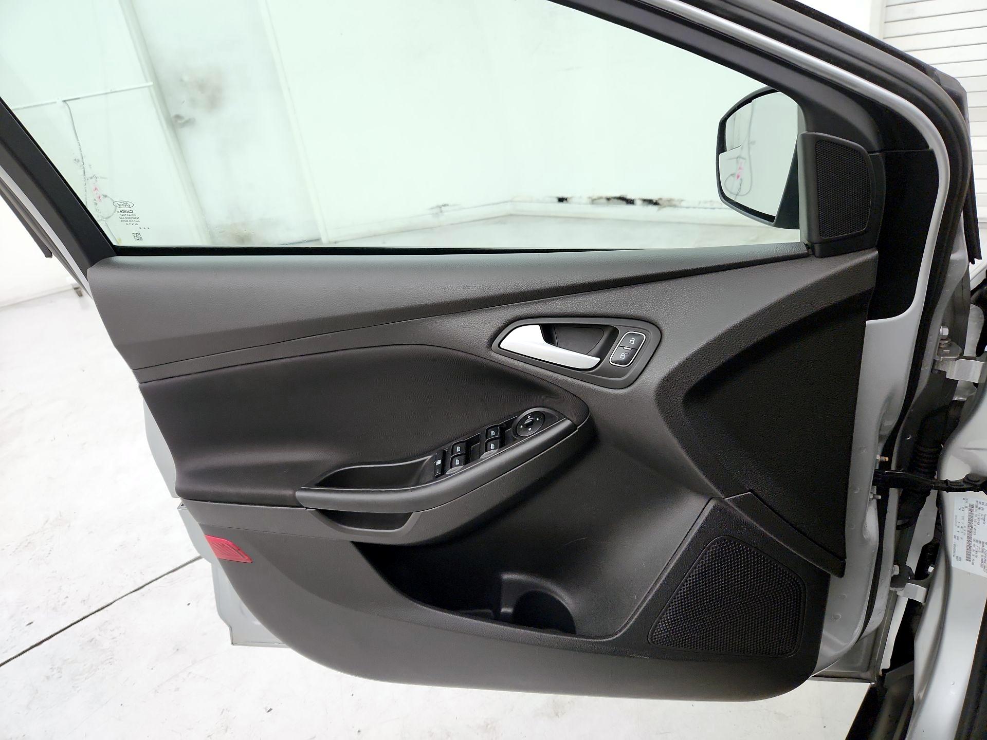 Thumbnail: 2016 Ford Focus - 12