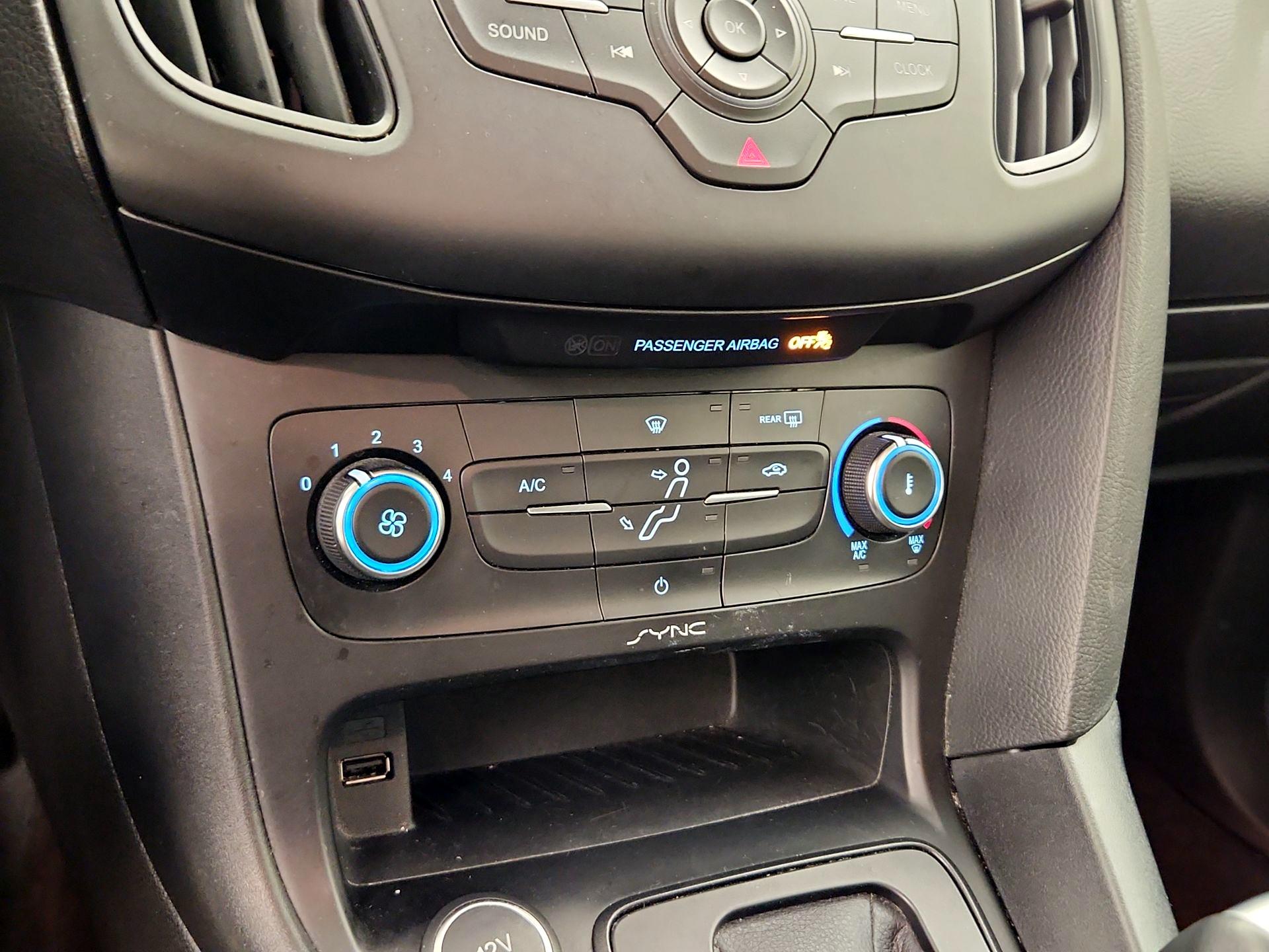 Thumbnail: 2016 Ford Focus - 16