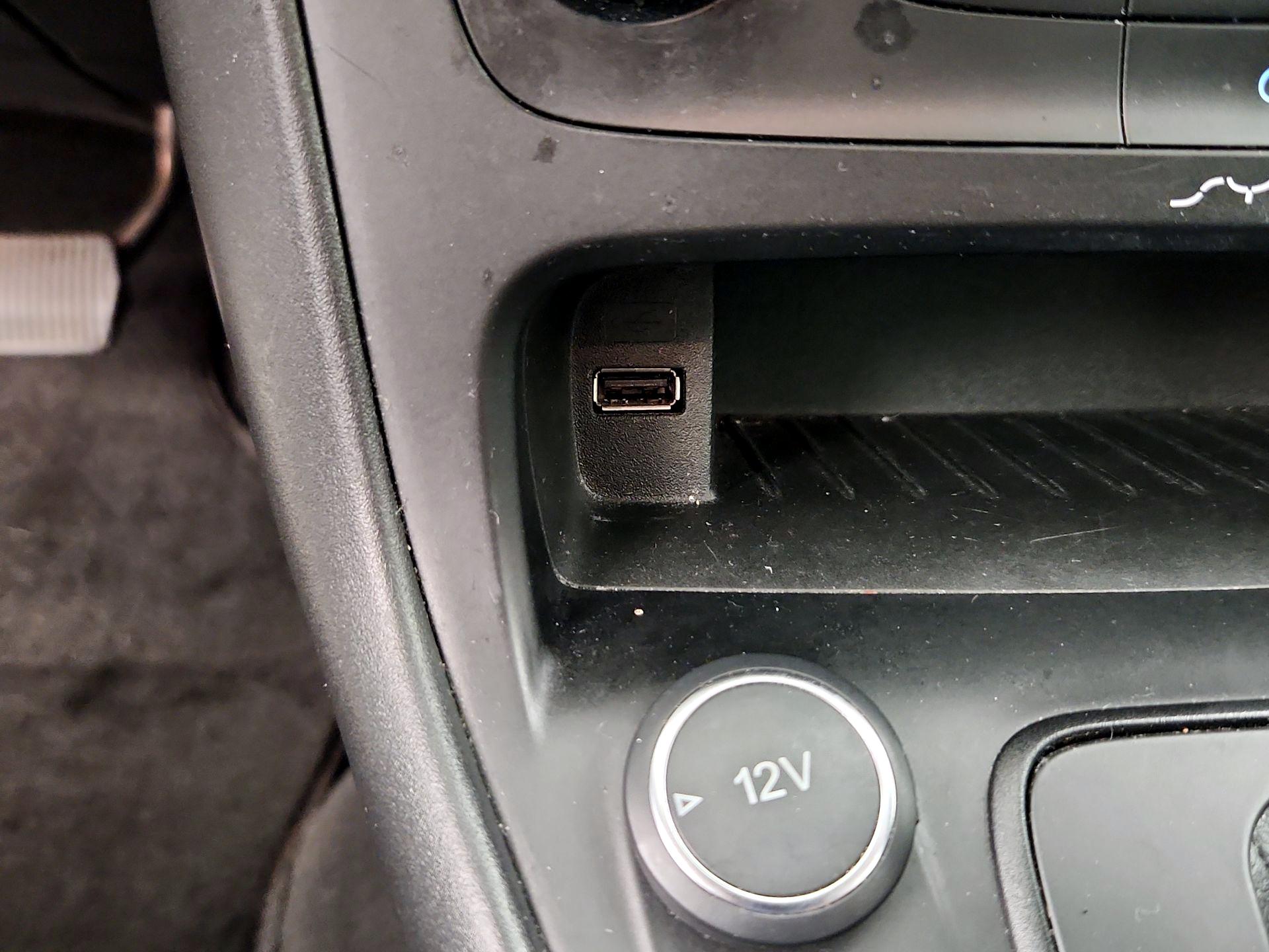 Thumbnail: 2016 Ford Focus - 18