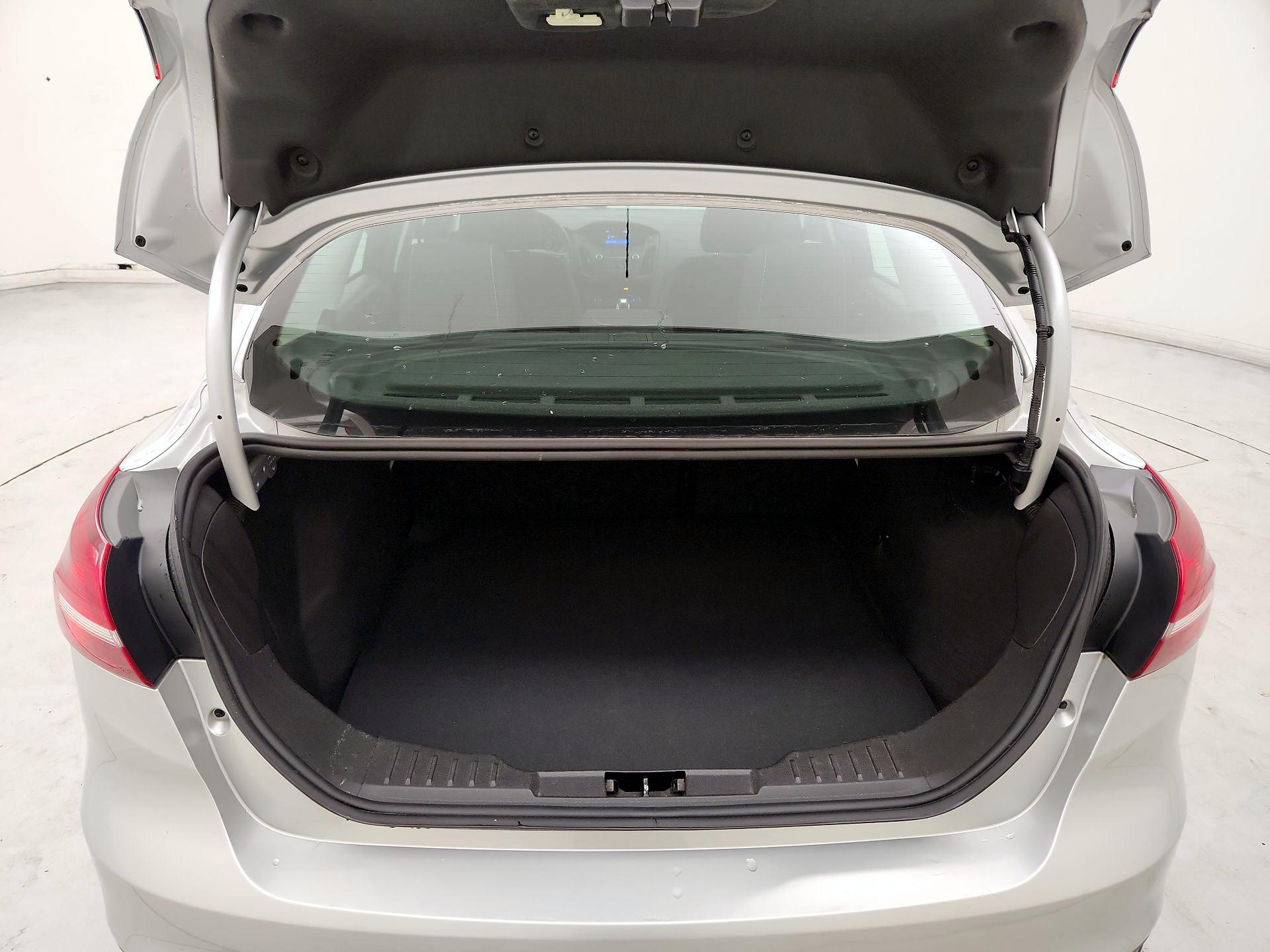 Thumbnail: 2016 Ford Focus - 20