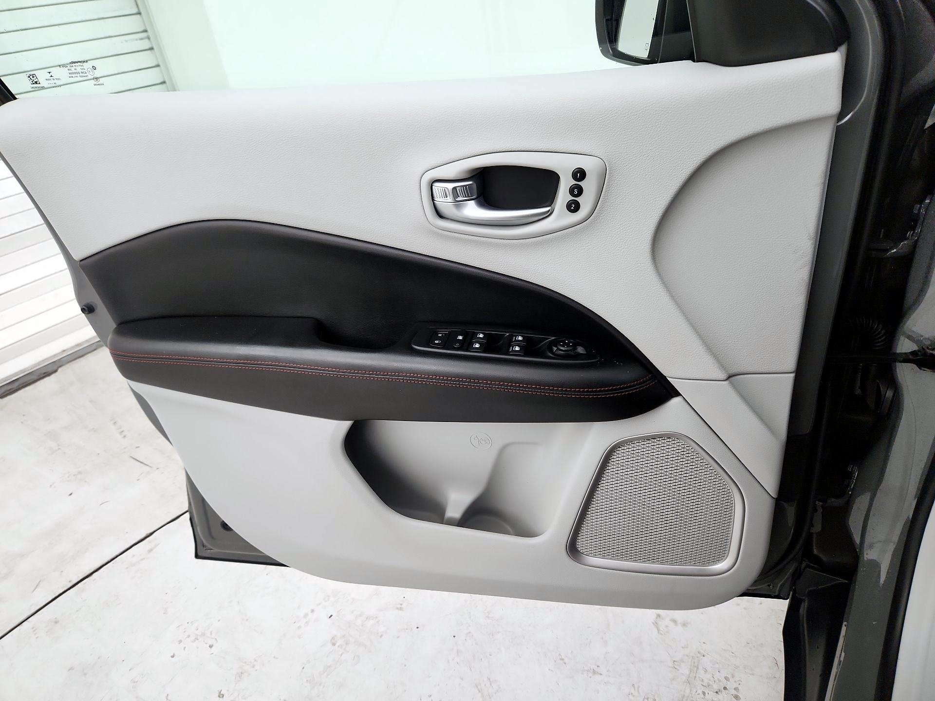 Thumbnail: 2021 Jeep Compass - 12