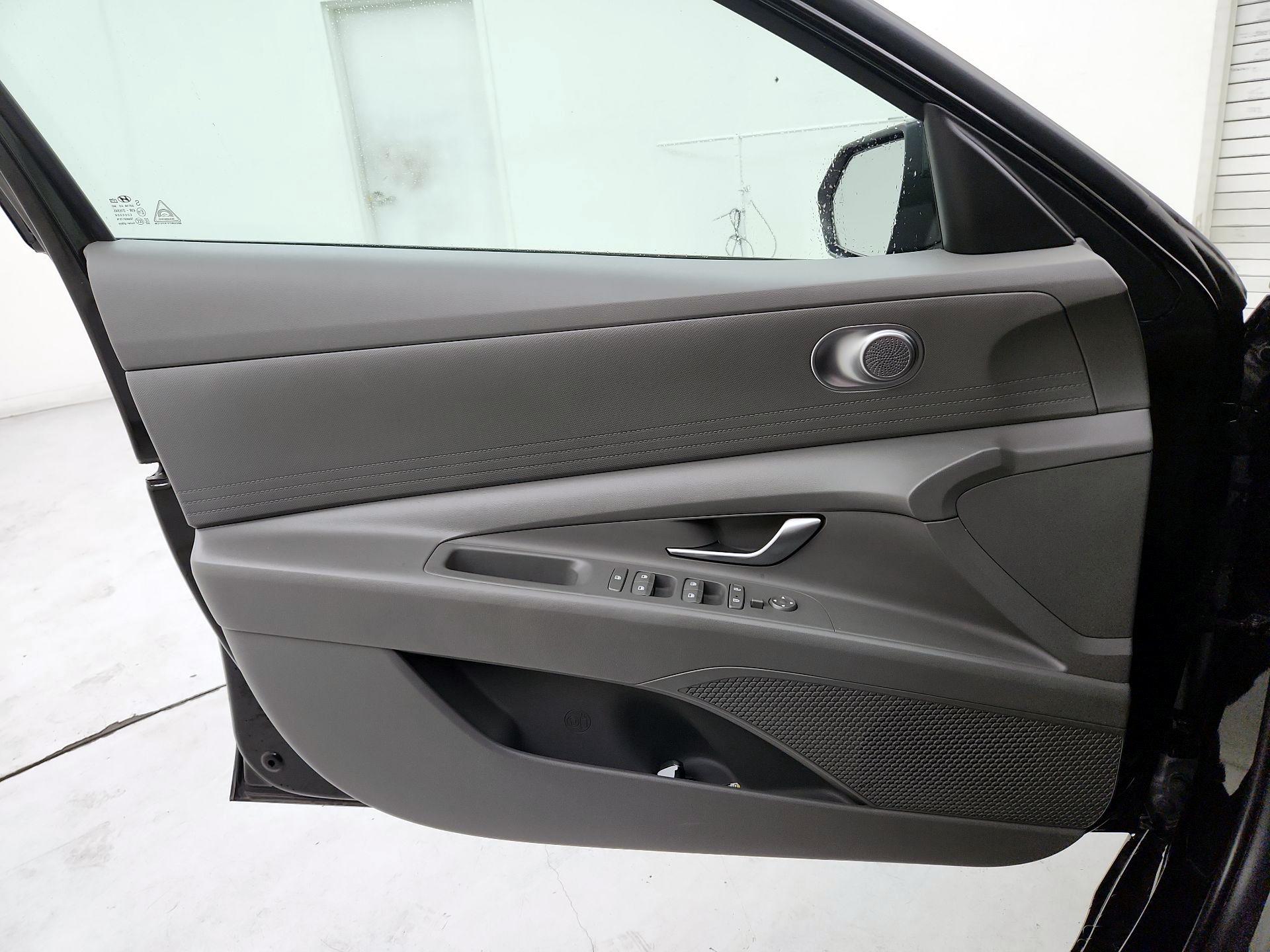 Thumbnail: 2022 Hyundai Elantra - 12