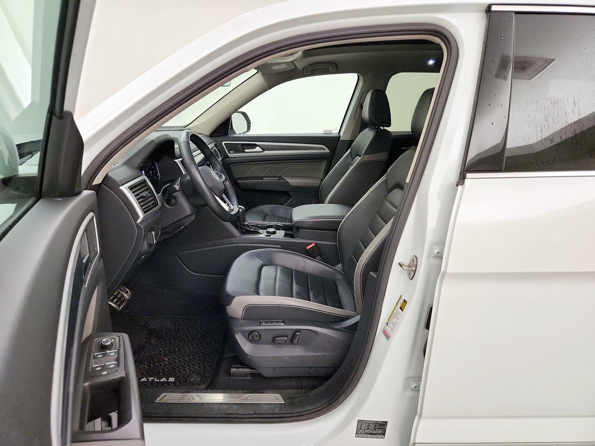 Thumbnail: 2023 Volkswagen Atlas - 11