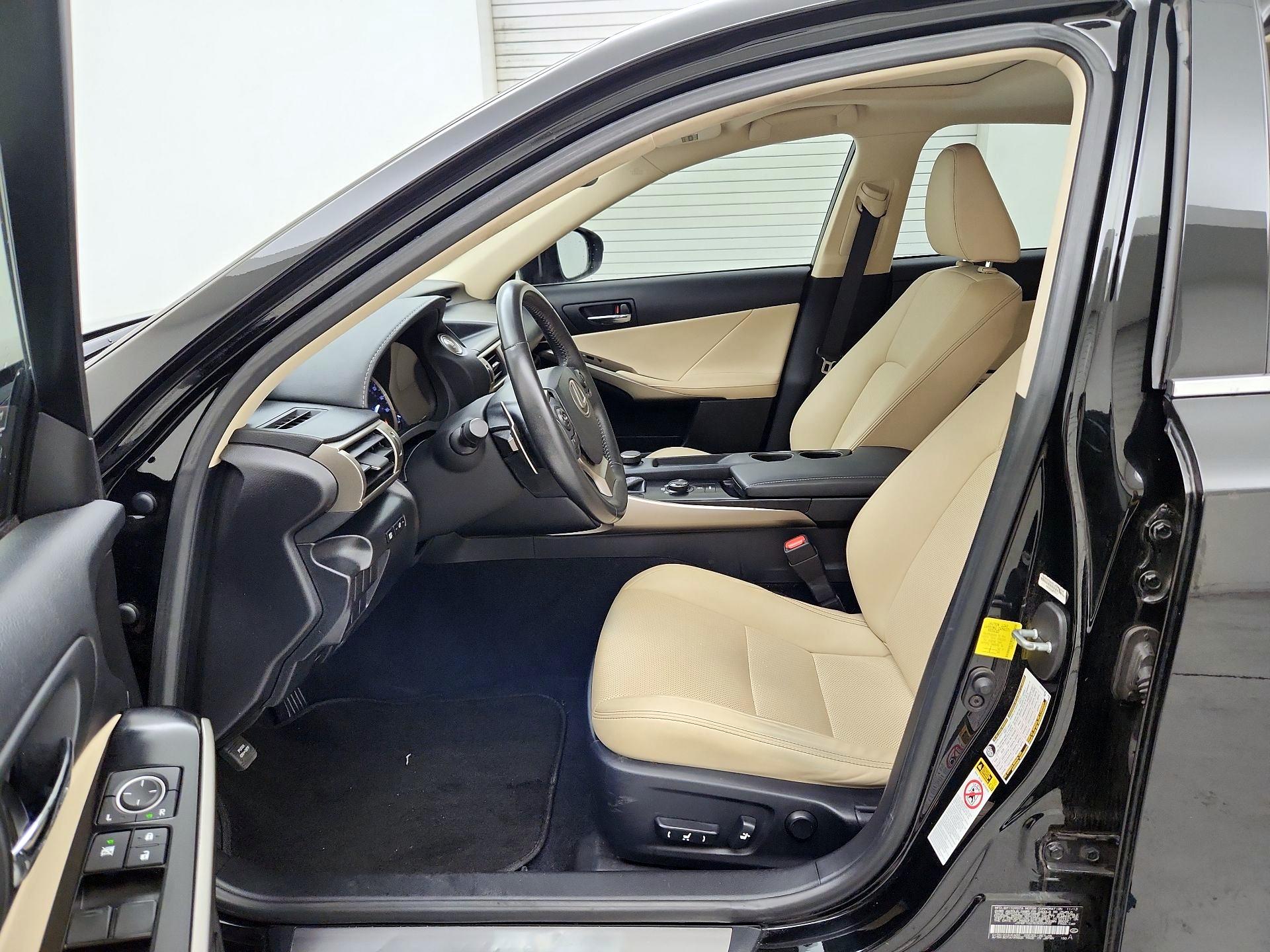 Thumbnail: 2014 Lexus IS - 11