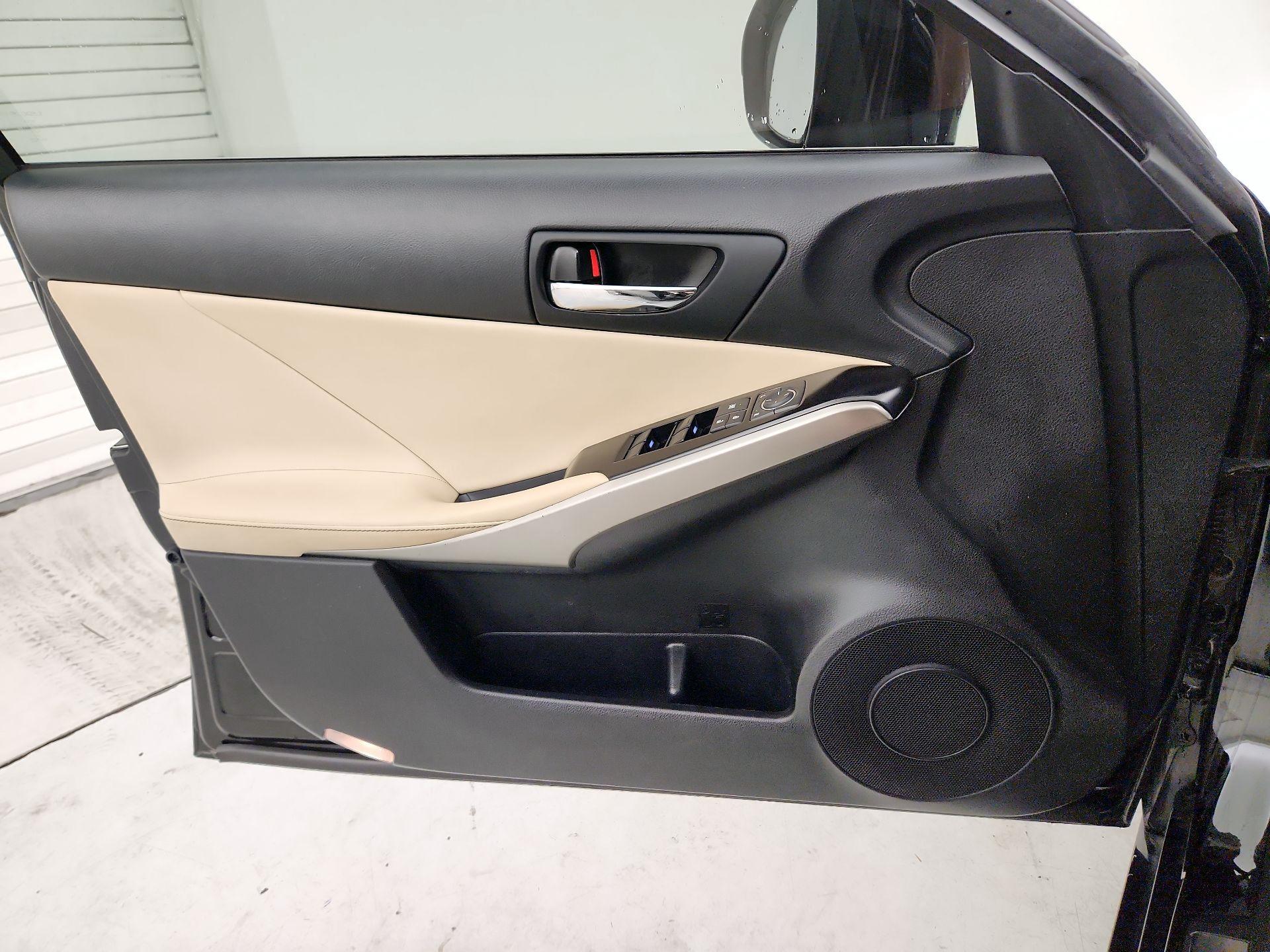 Thumbnail: 2014 Lexus IS - 12