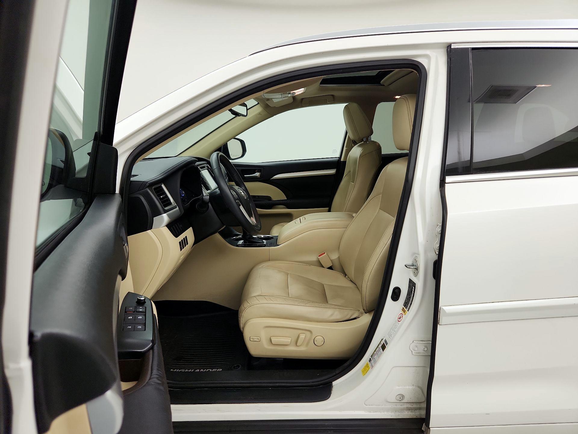 Thumbnail: 2015 Toyota Highlander - 11