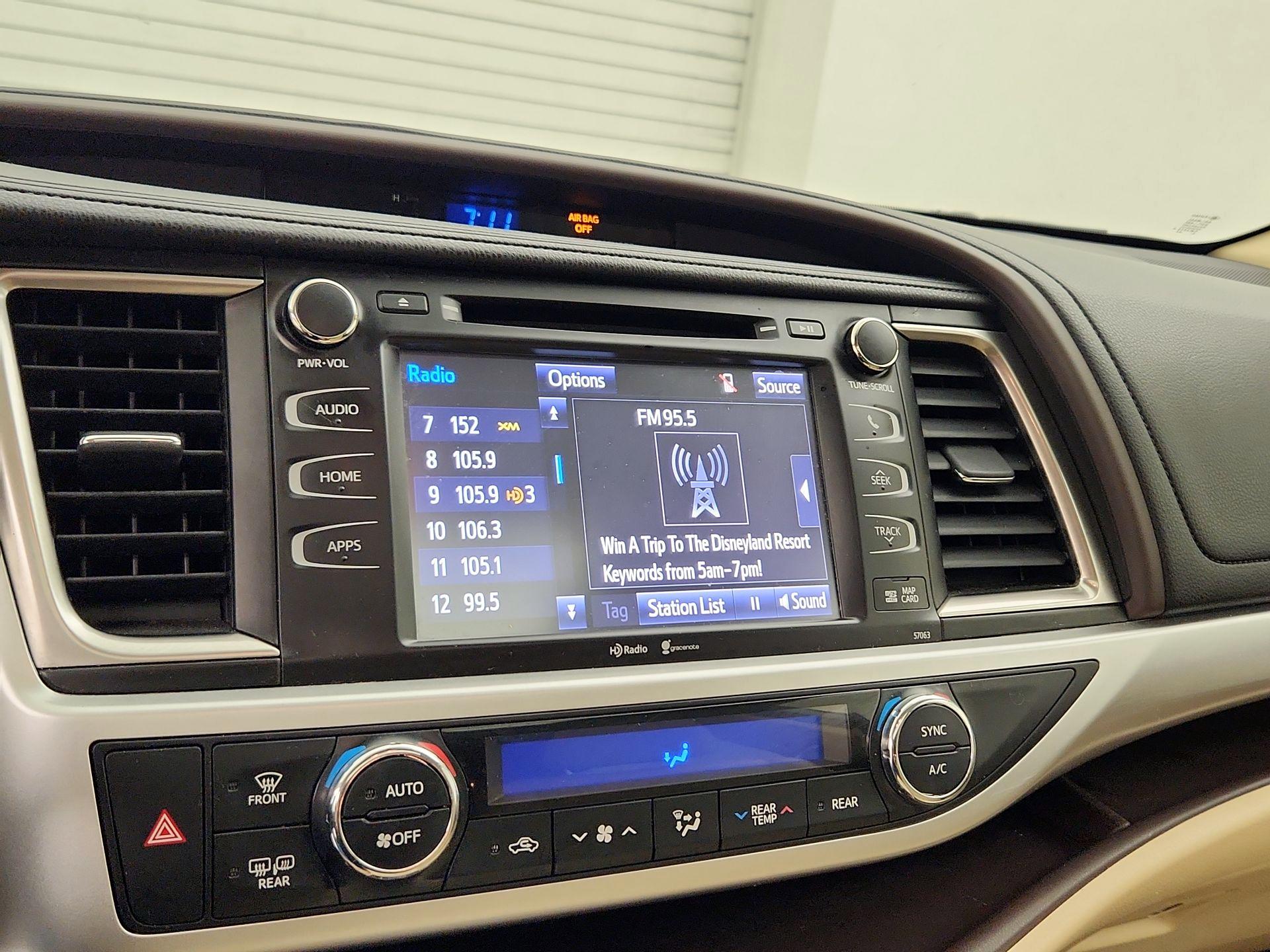 Thumbnail: 2015 Toyota Highlander - 15