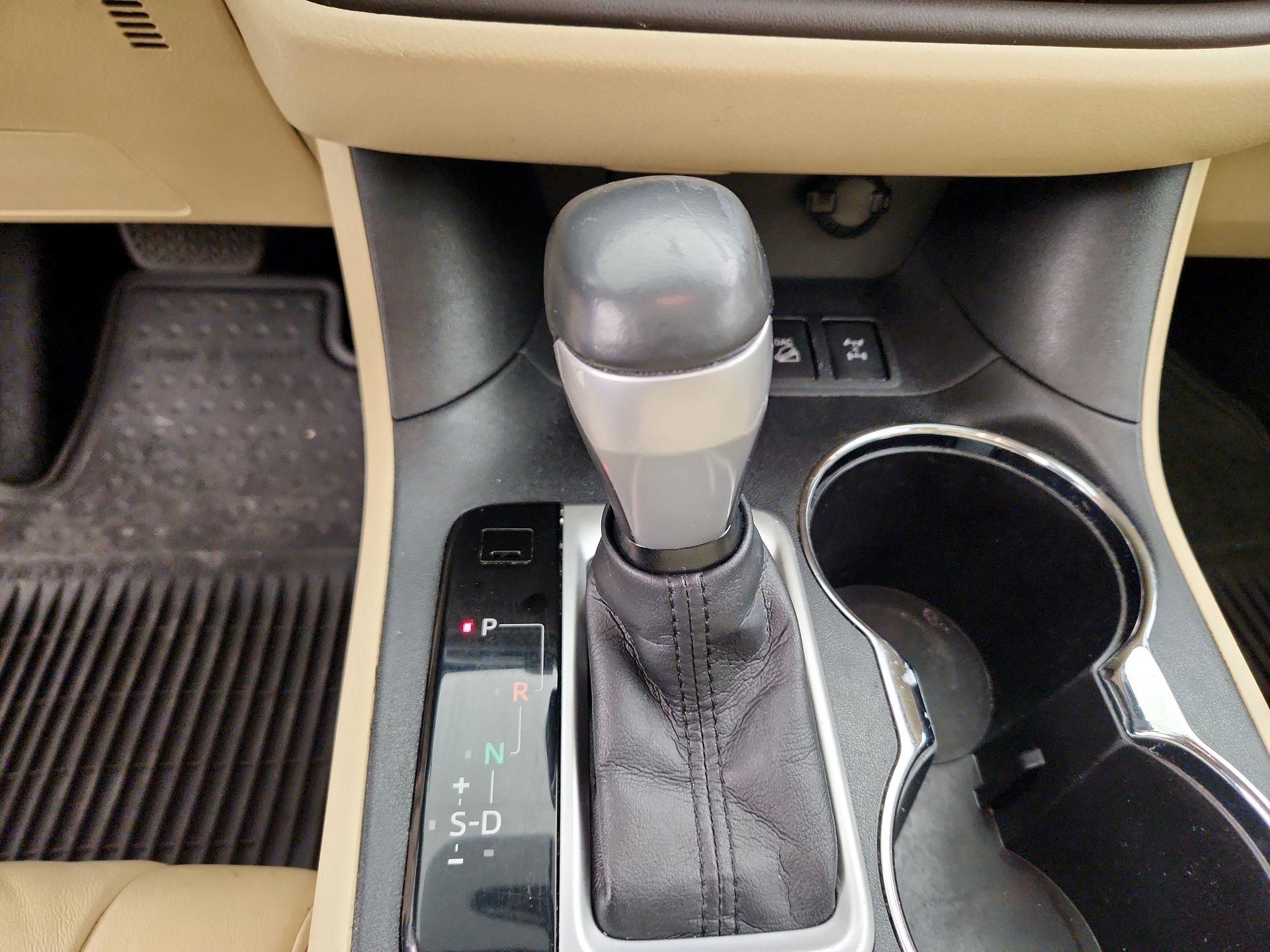 Thumbnail: 2015 Toyota Highlander - 17