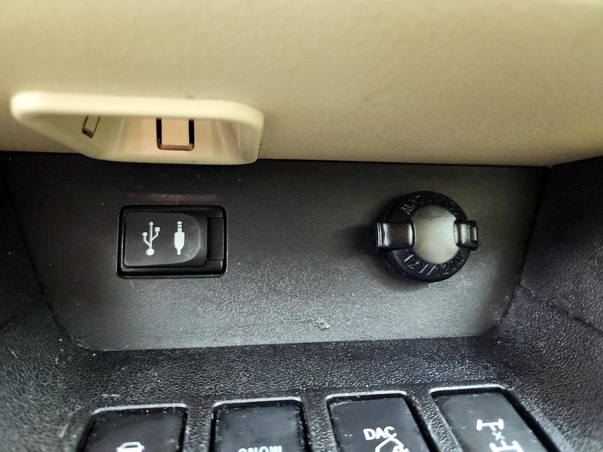 Thumbnail: 2015 Toyota Highlander - 18