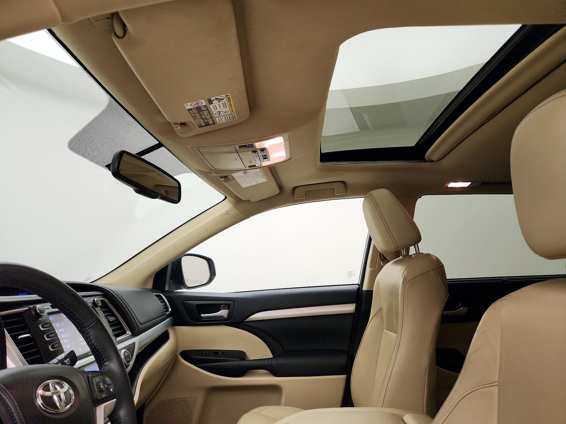 Thumbnail: 2015 Toyota Highlander - 19