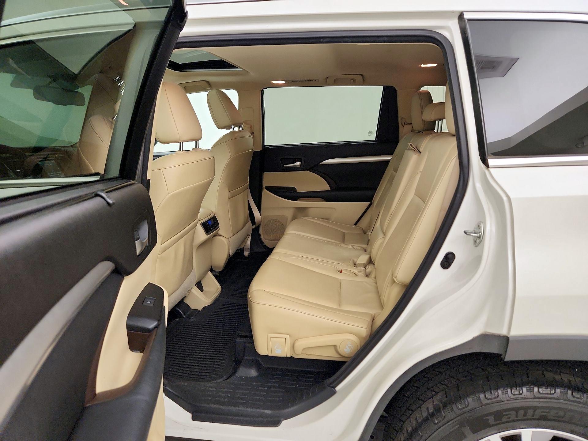 Thumbnail: 2015 Toyota Highlander - 20