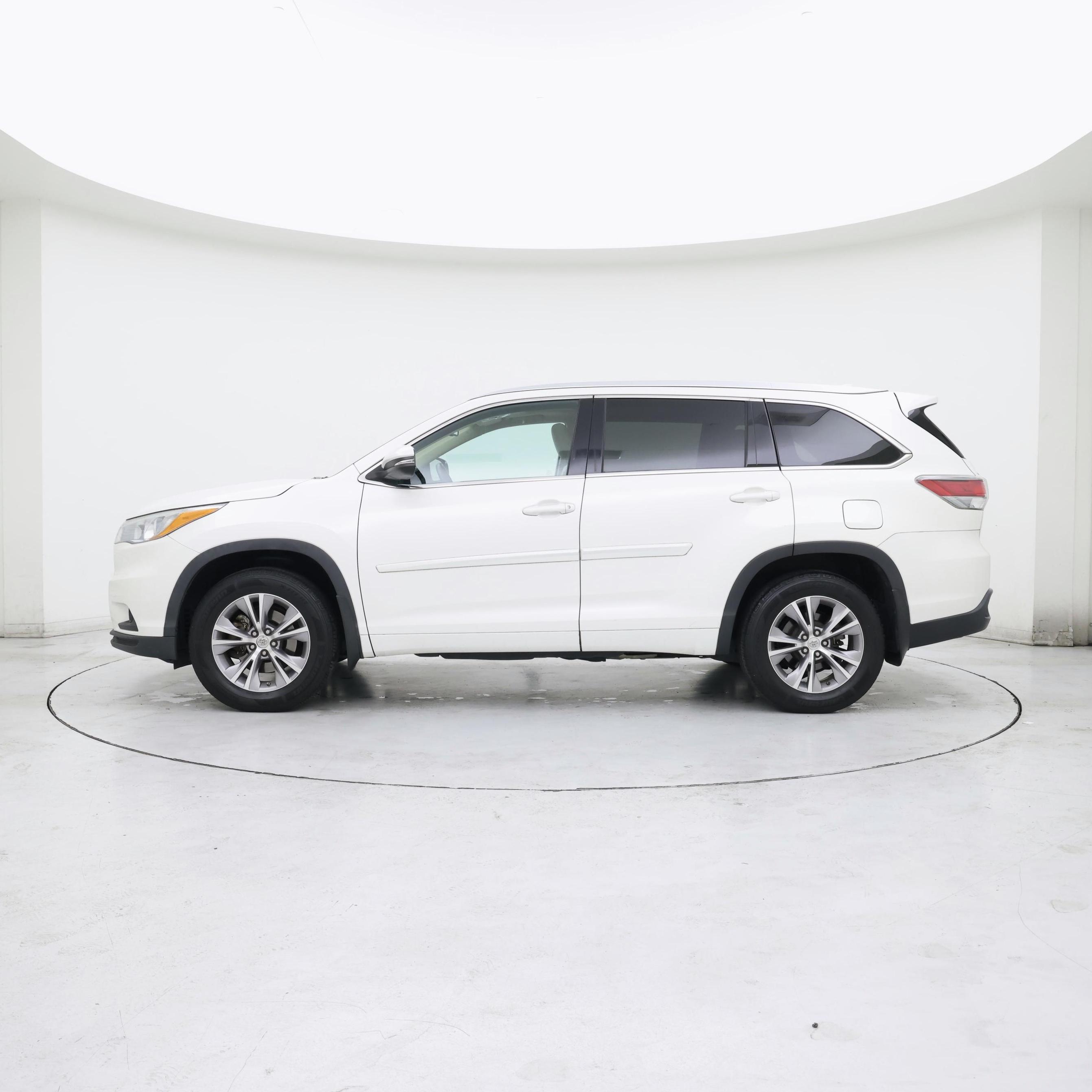 Thumbnail: 2015 Toyota Highlander - 3