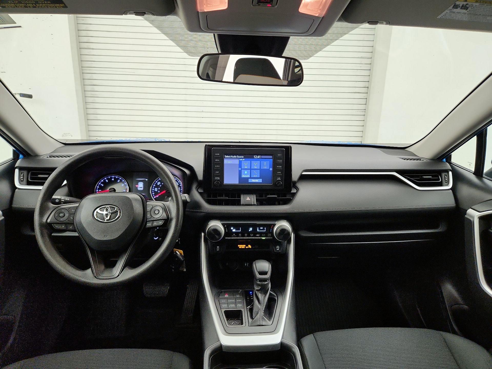 Thumbnail: 2019 Toyota RAV4 - 9