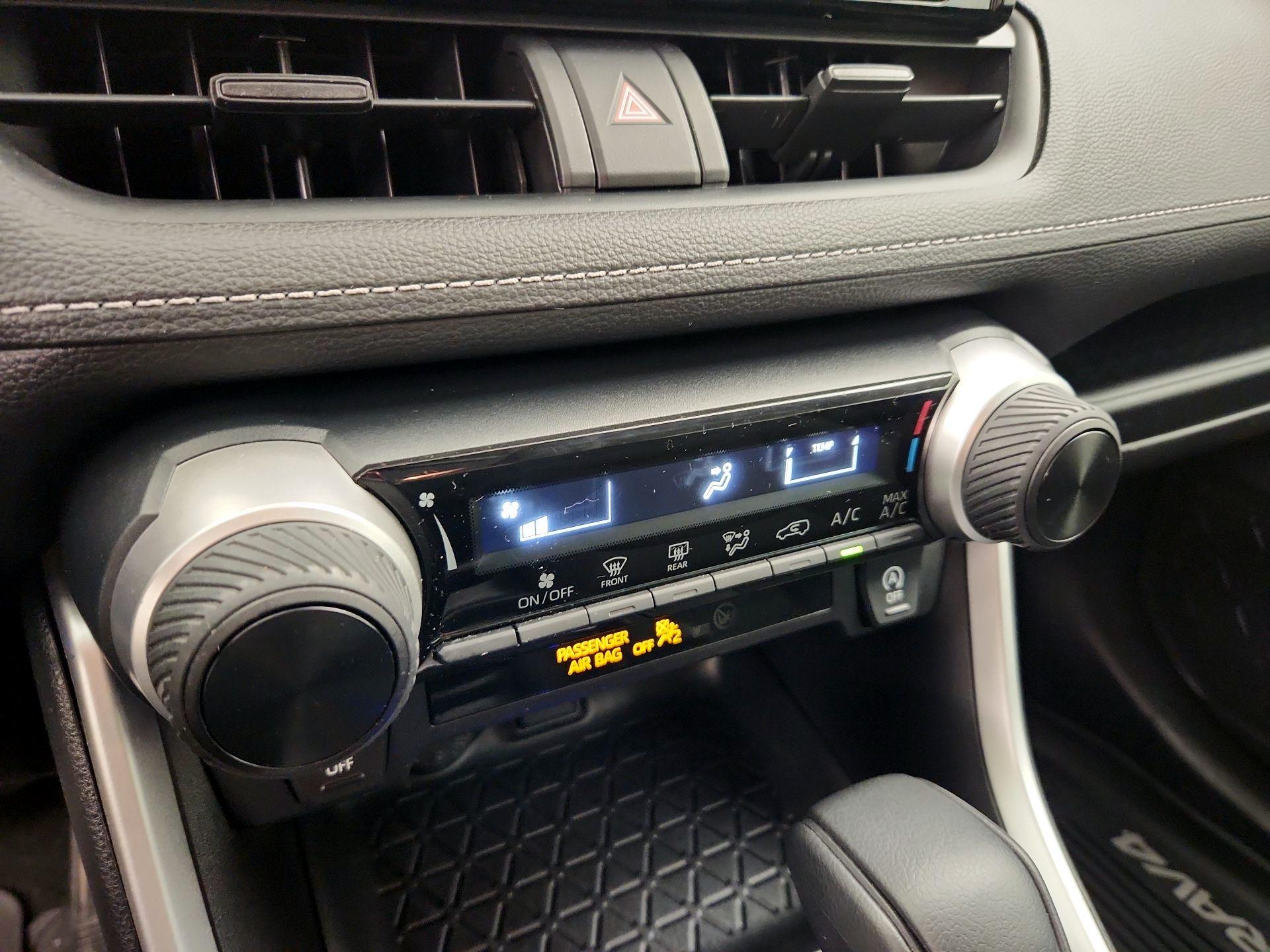 Thumbnail: 2019 Toyota RAV4 - 16