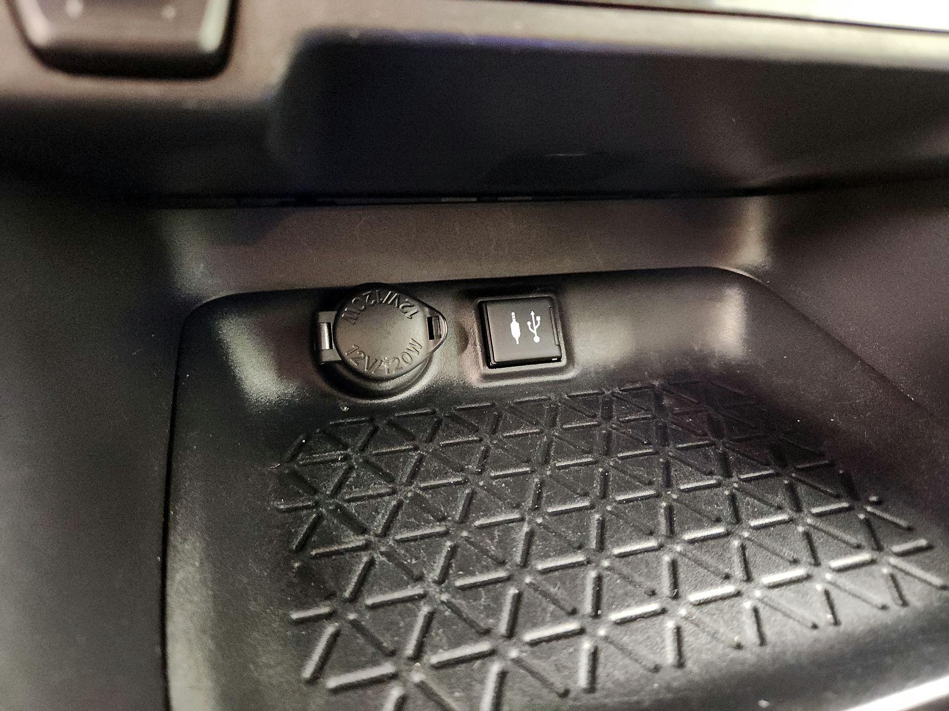 Thumbnail: 2019 Toyota RAV4 - 18