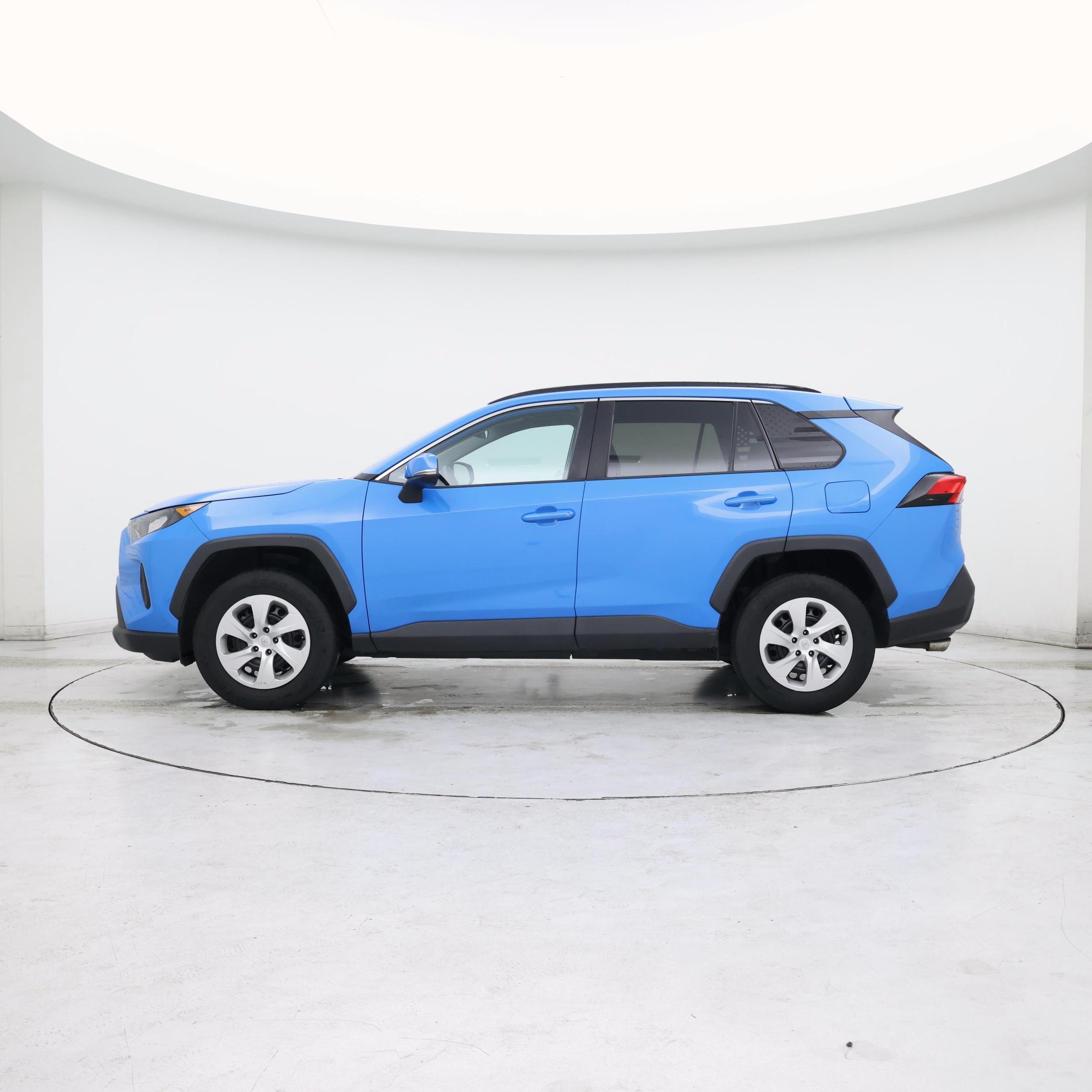 Thumbnail: 2019 Toyota RAV4 - 3