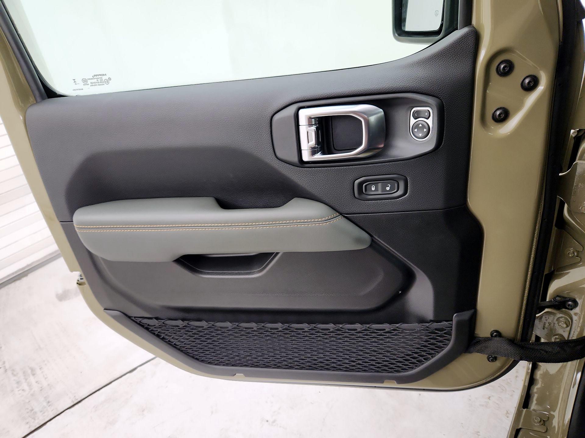 Thumbnail: 2025 Jeep Gladiator - 12