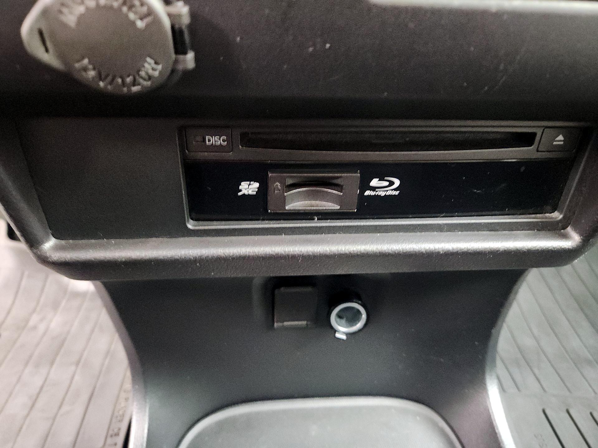 Thumbnail: 2017 Toyota Sienna - 18