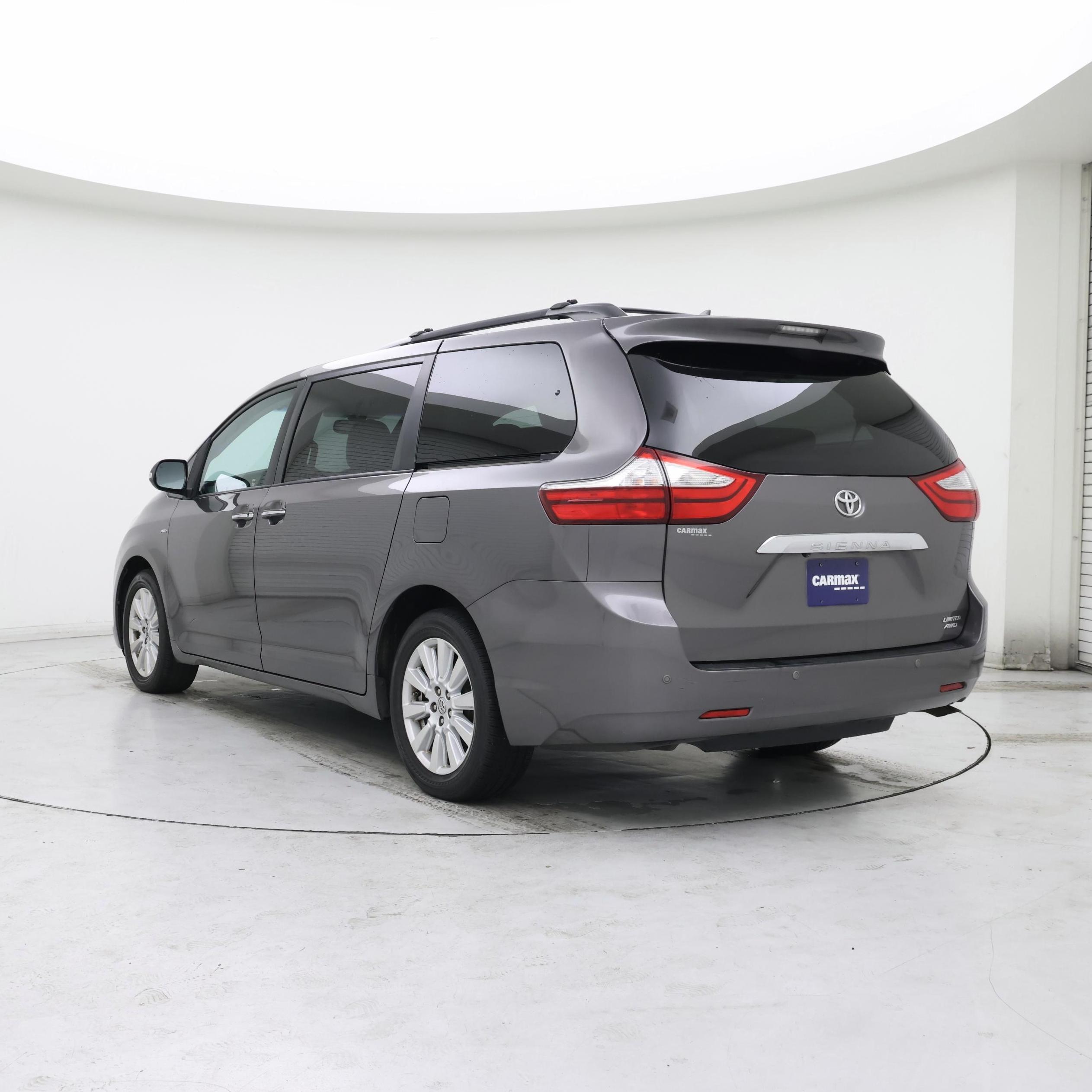 Thumbnail: 2017 Toyota Sienna - 2