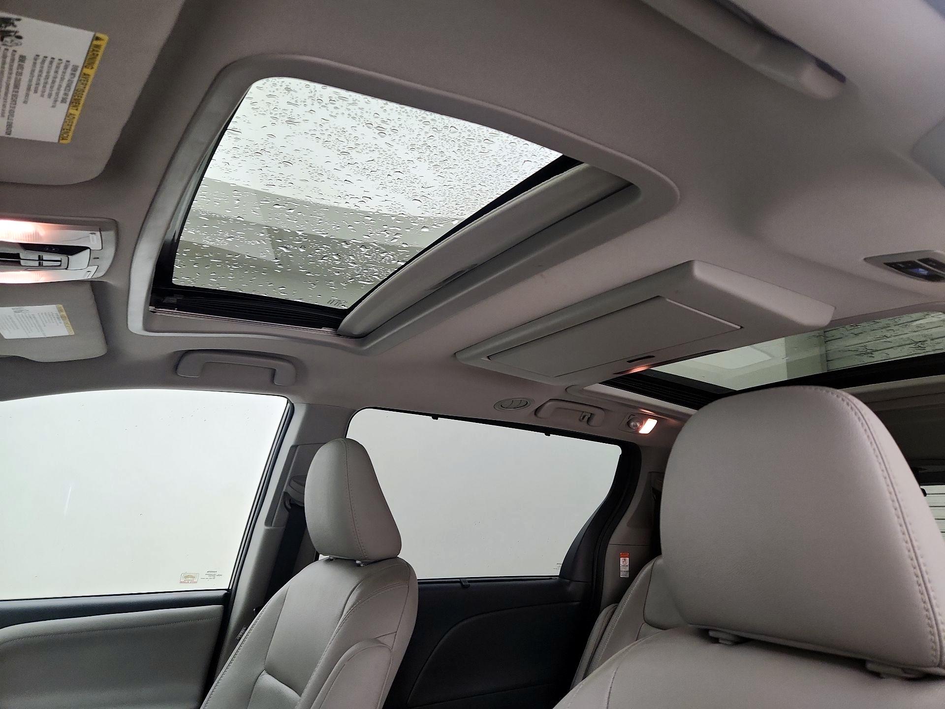 Thumbnail: 2017 Toyota Sienna - 19