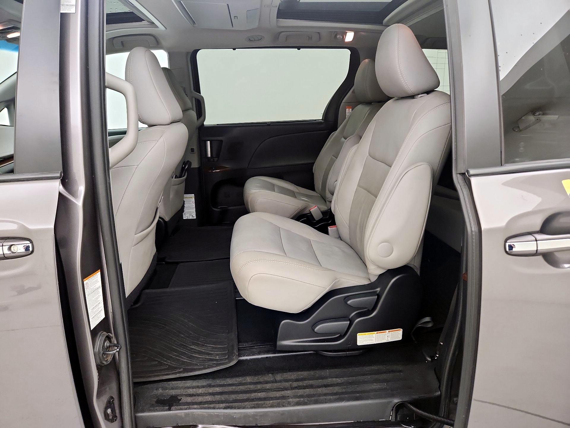 Thumbnail: 2017 Toyota Sienna - 20