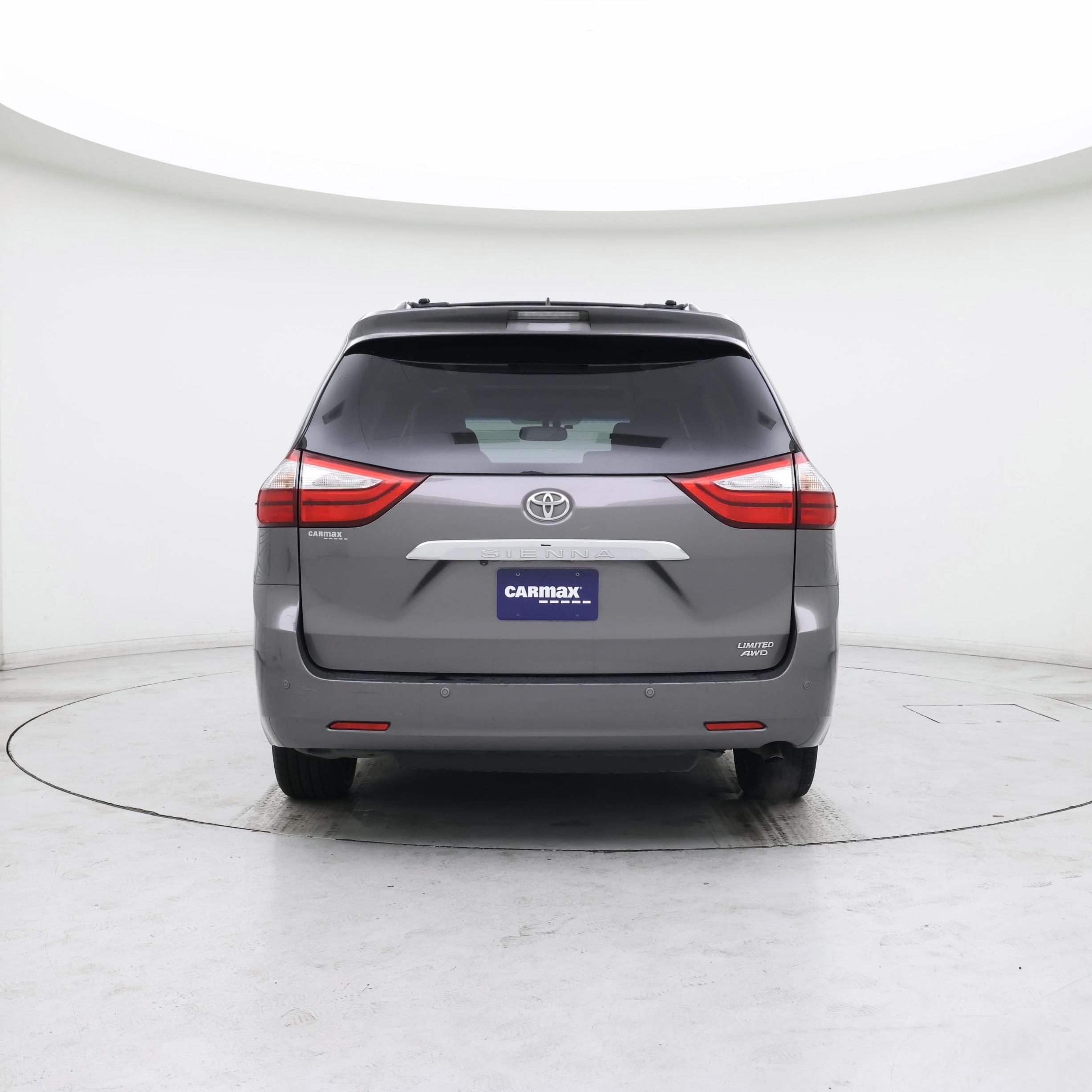 Thumbnail: 2017 Toyota Sienna - 6