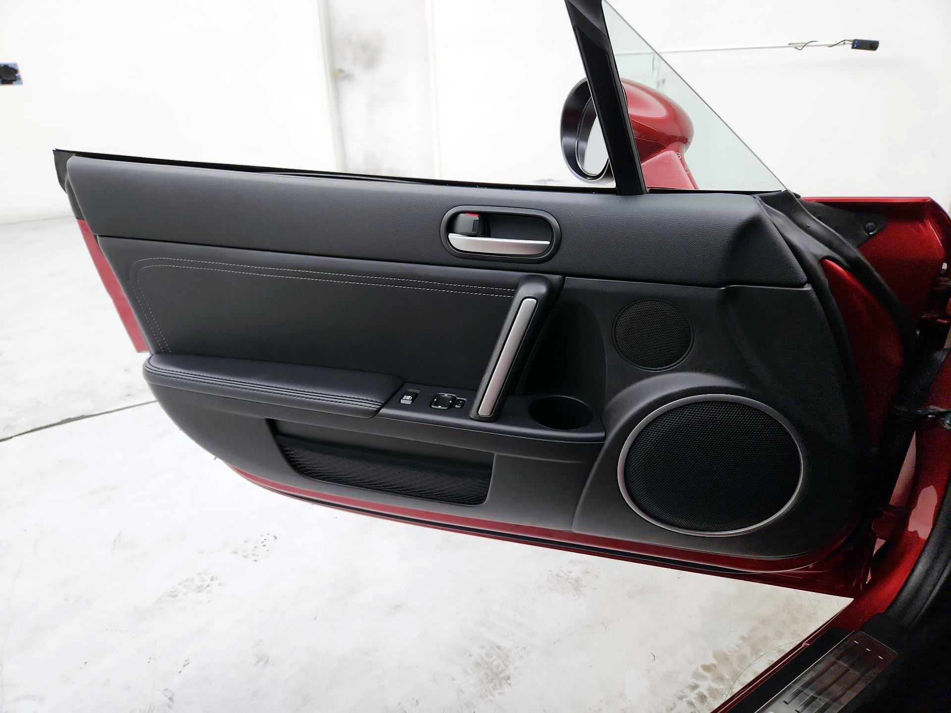 Thumbnail: 2015 Mazda MX-5 Miata - 12