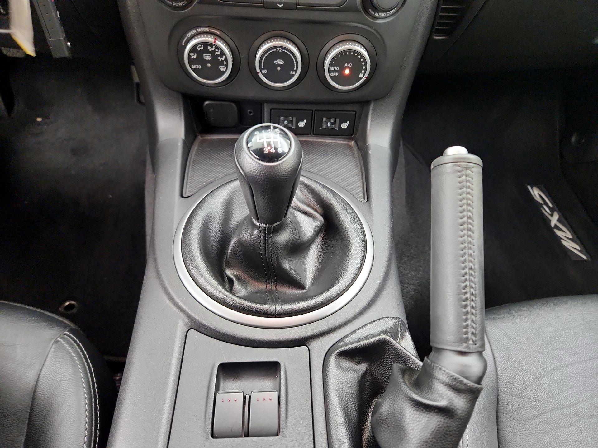 Thumbnail: 2015 Mazda MX-5 Miata - 15