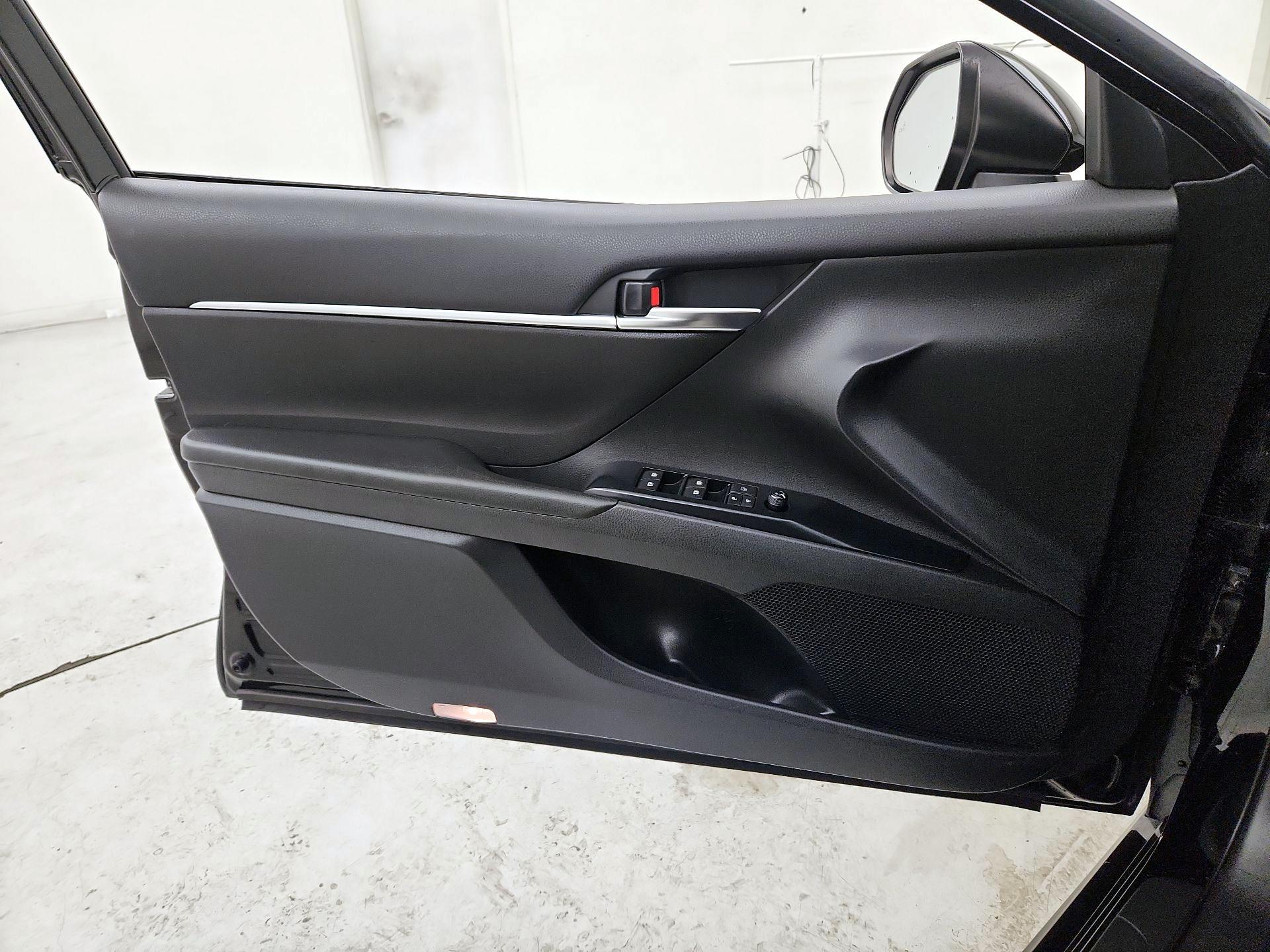 Thumbnail: 2018 Toyota Camry - 12