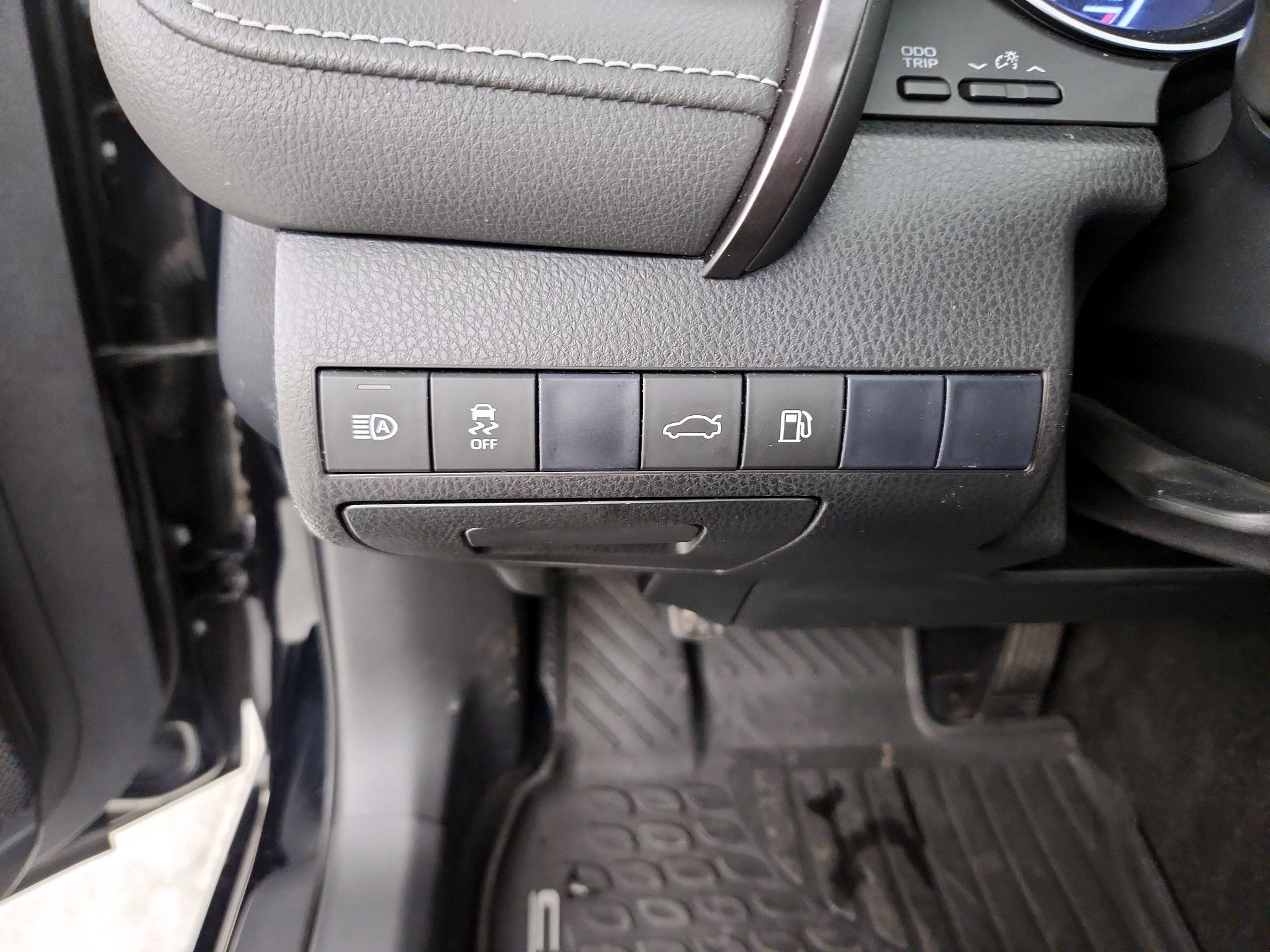 Thumbnail: 2018 Toyota Camry - 13