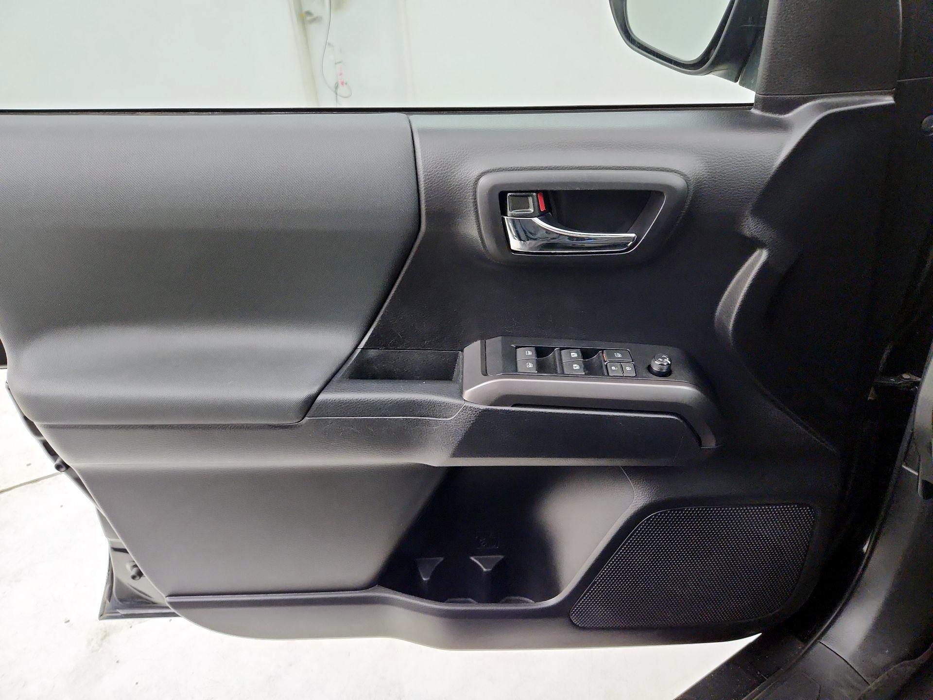 Thumbnail: 2021 Toyota Tacoma - 12