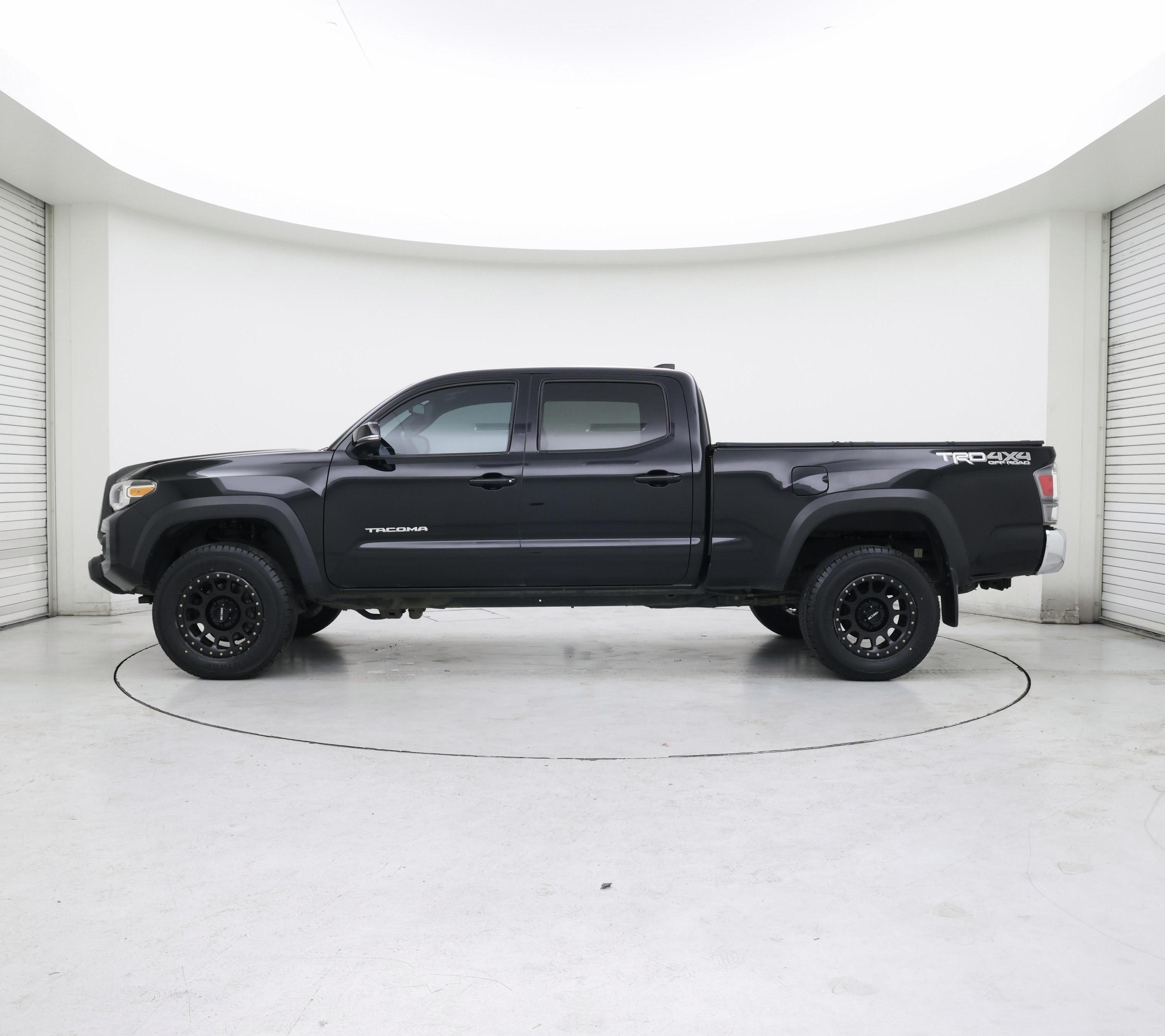 Thumbnail: 2021 Toyota Tacoma - 3