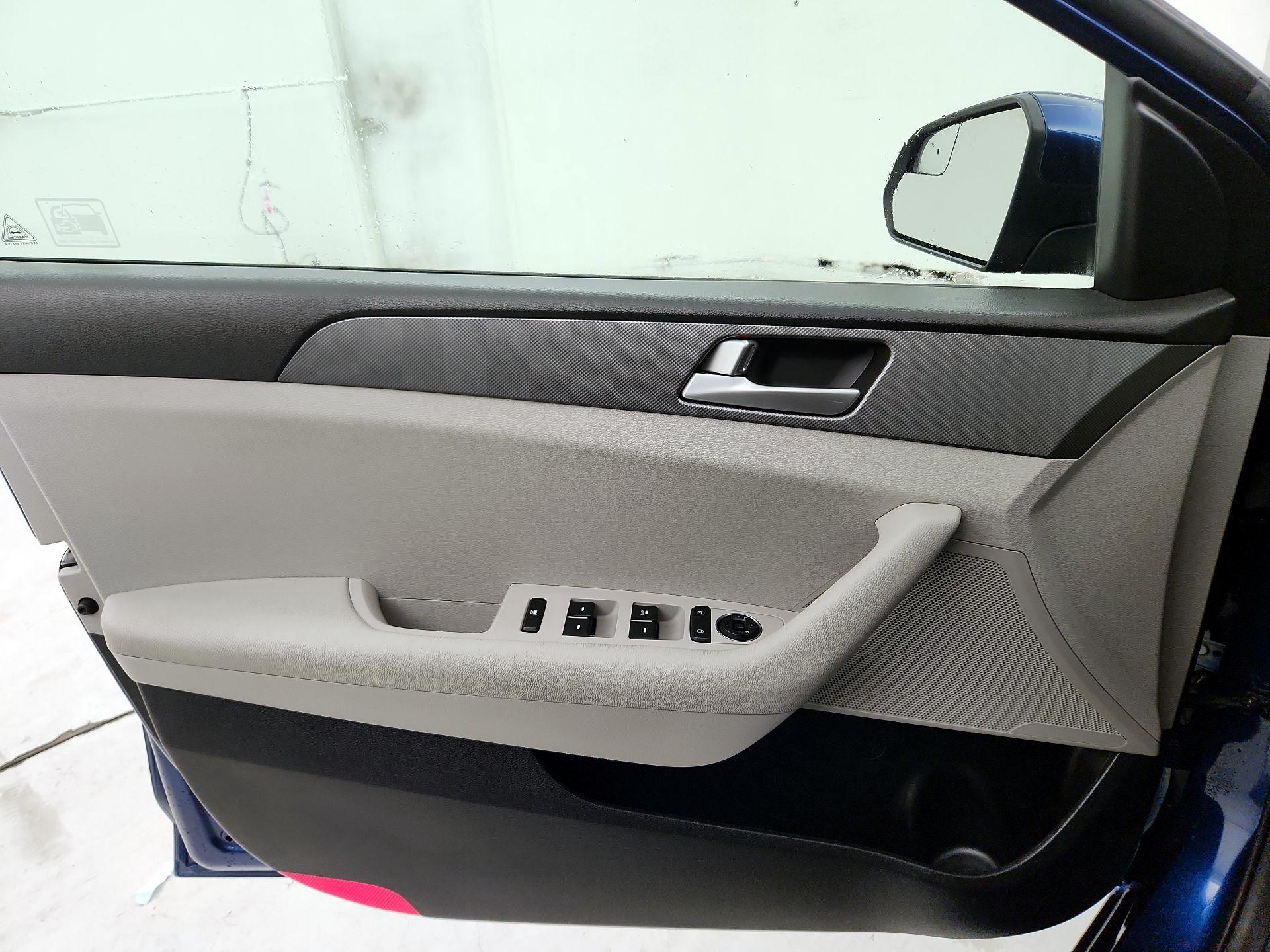 Thumbnail: 2016 Hyundai Sonata - 12