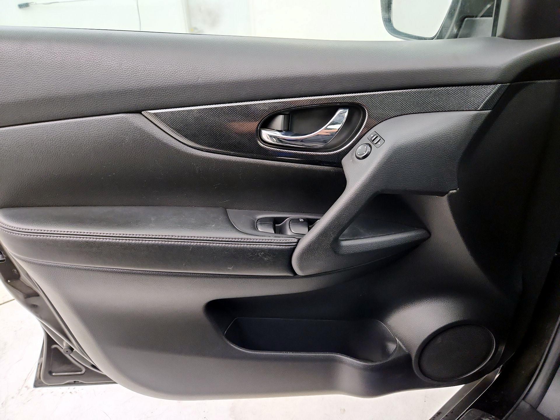 Thumbnail: 2015 Nissan Rogue - 12