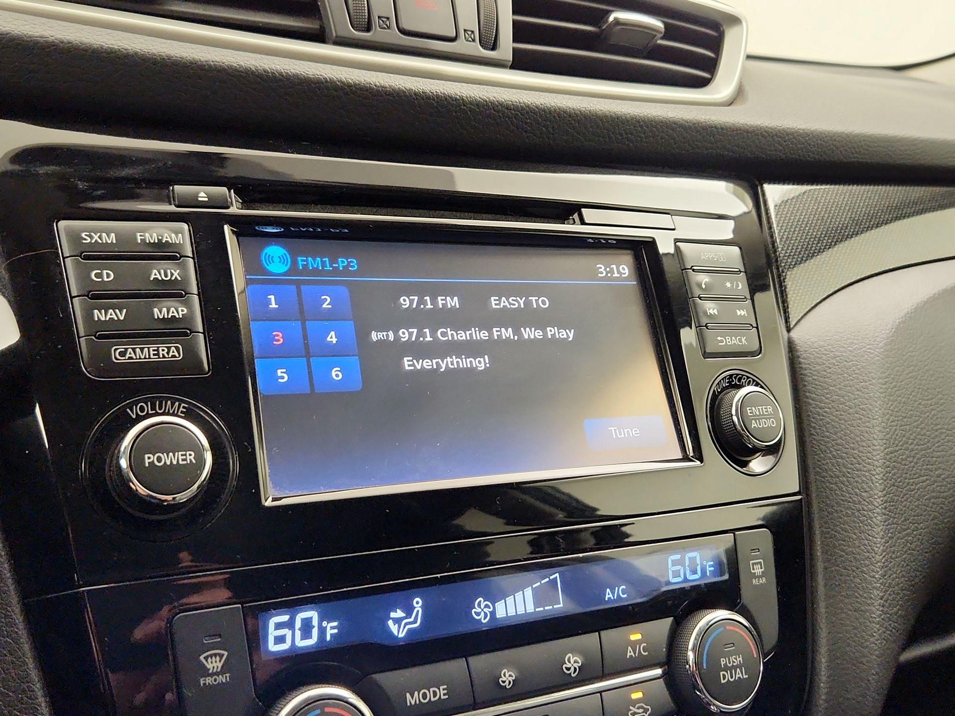 Thumbnail: 2015 Nissan Rogue - 16