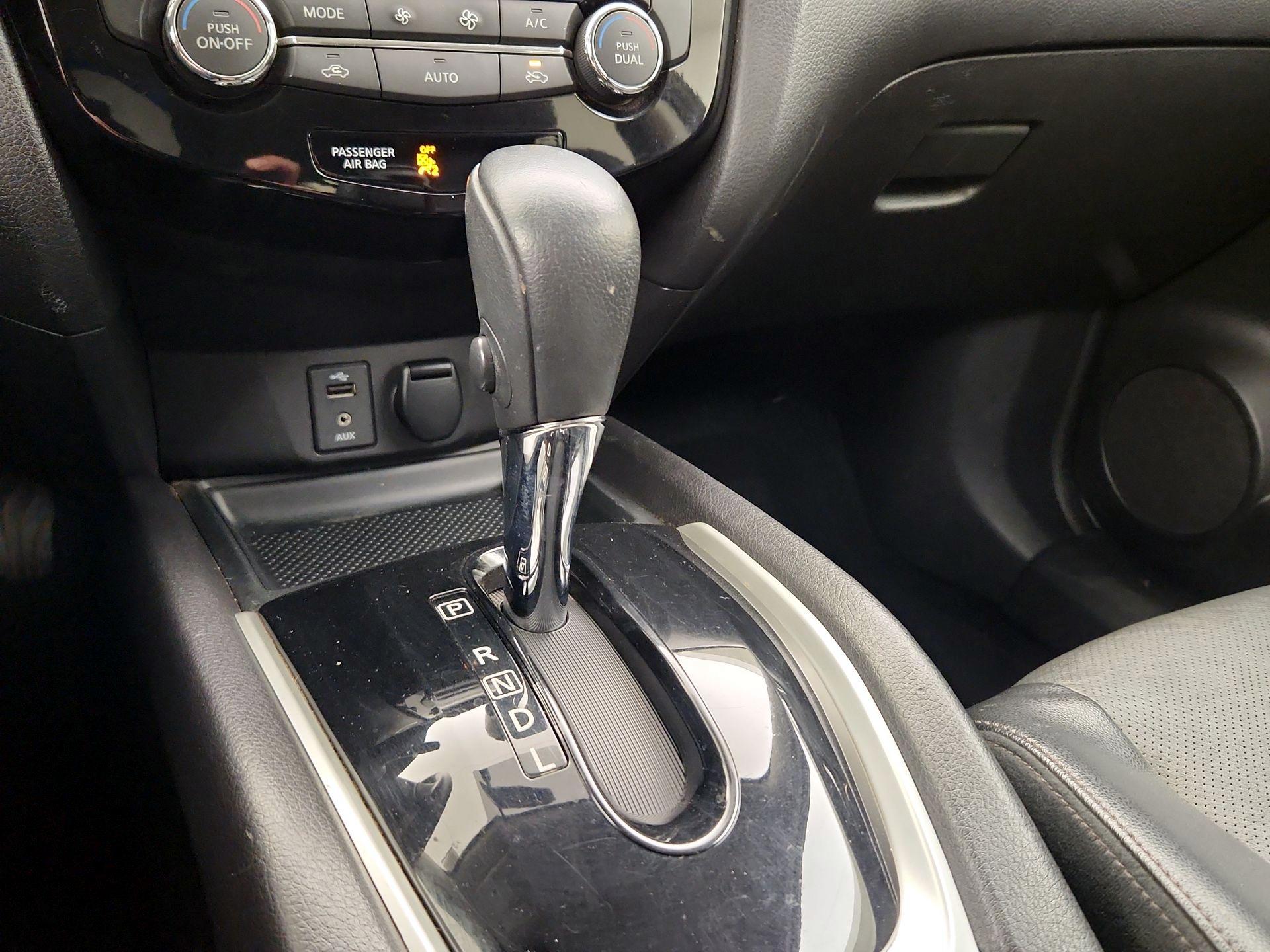 Thumbnail: 2015 Nissan Rogue - 18