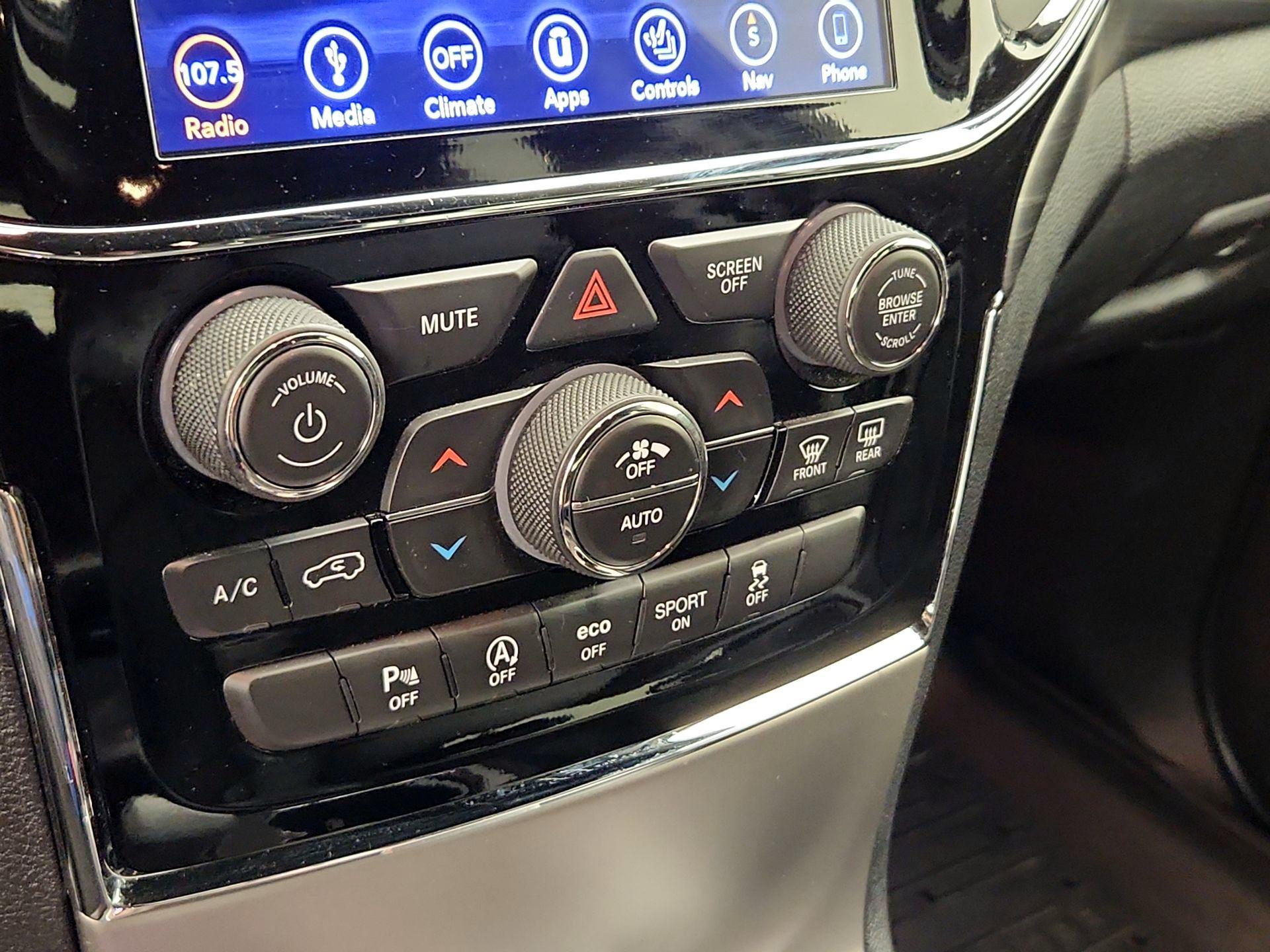 Thumbnail: 2019 Jeep Grand Cherokee - 17