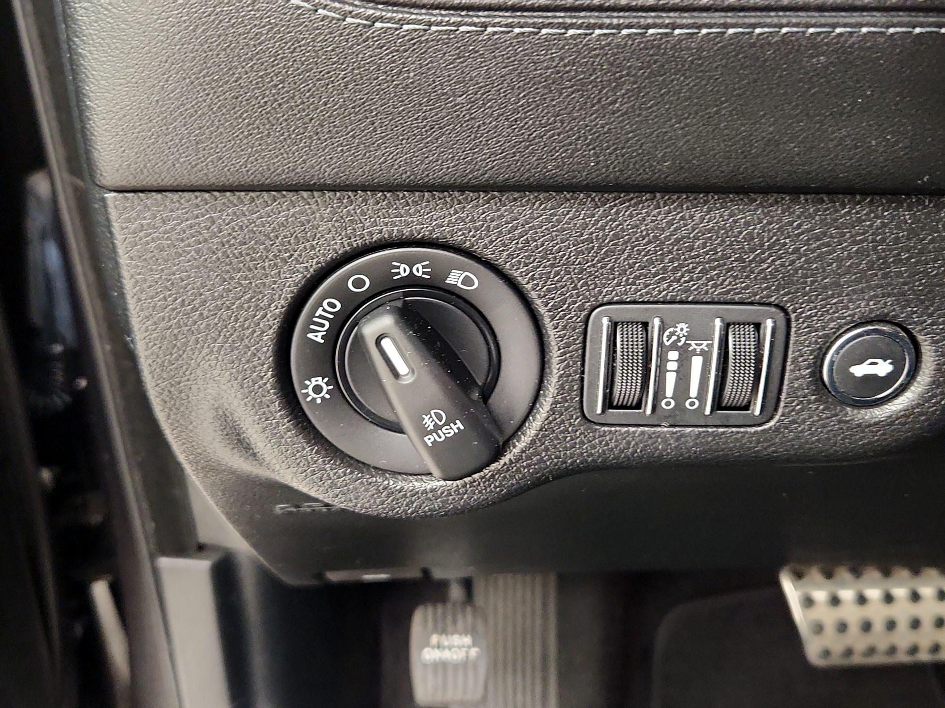 Thumbnail: 2020 Dodge Charger - 13